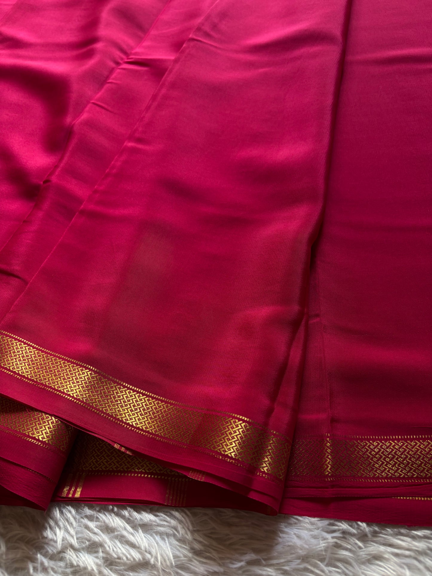 Nivedha : Solid Dark pink