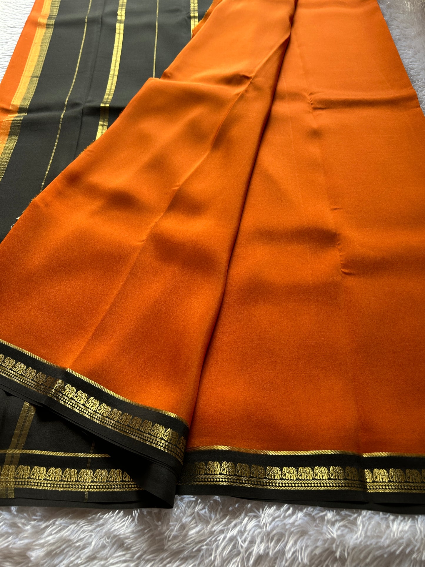 Gowri (2D) : Orange-black