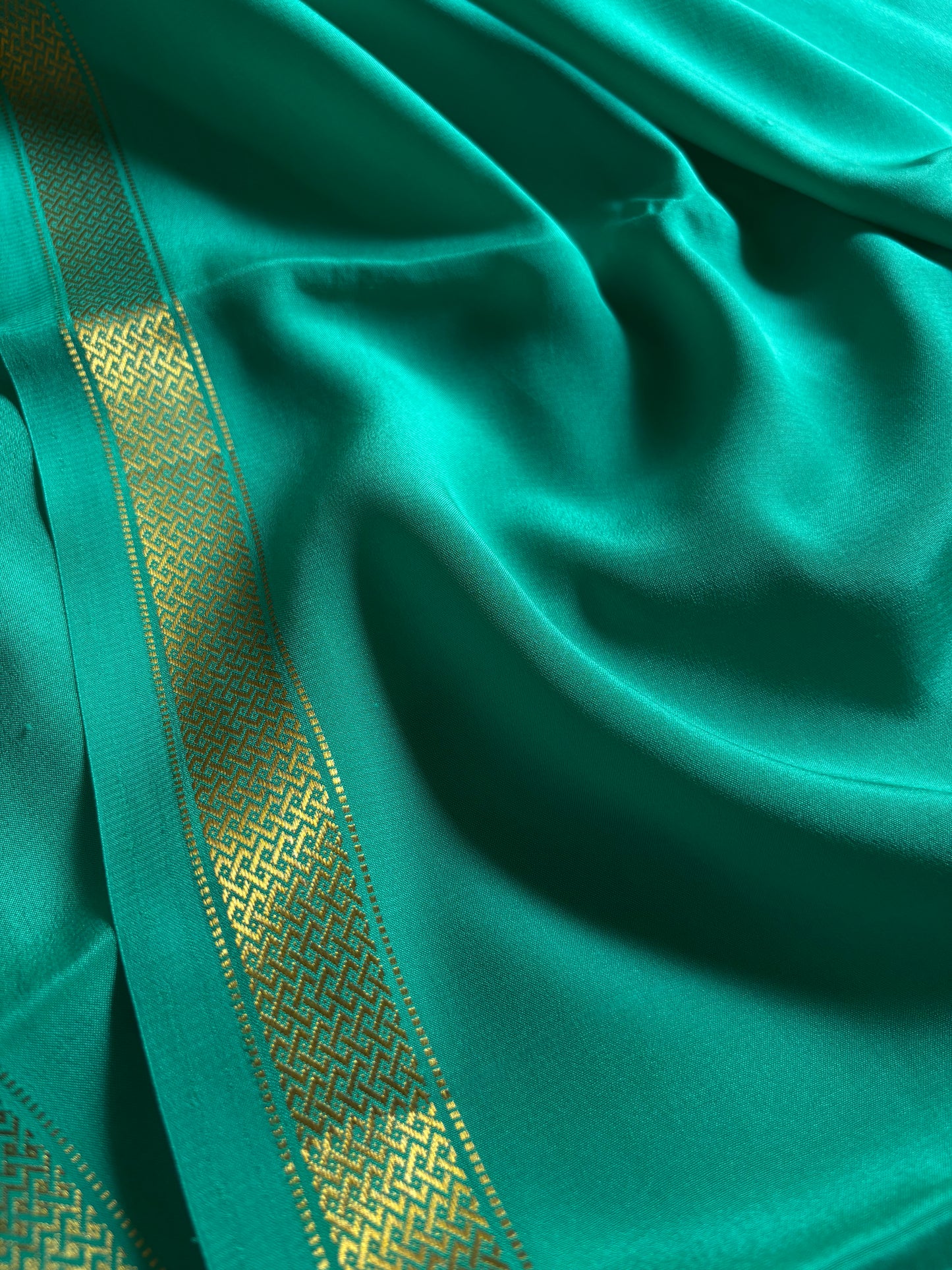 Nivedha : Solid Turquoise