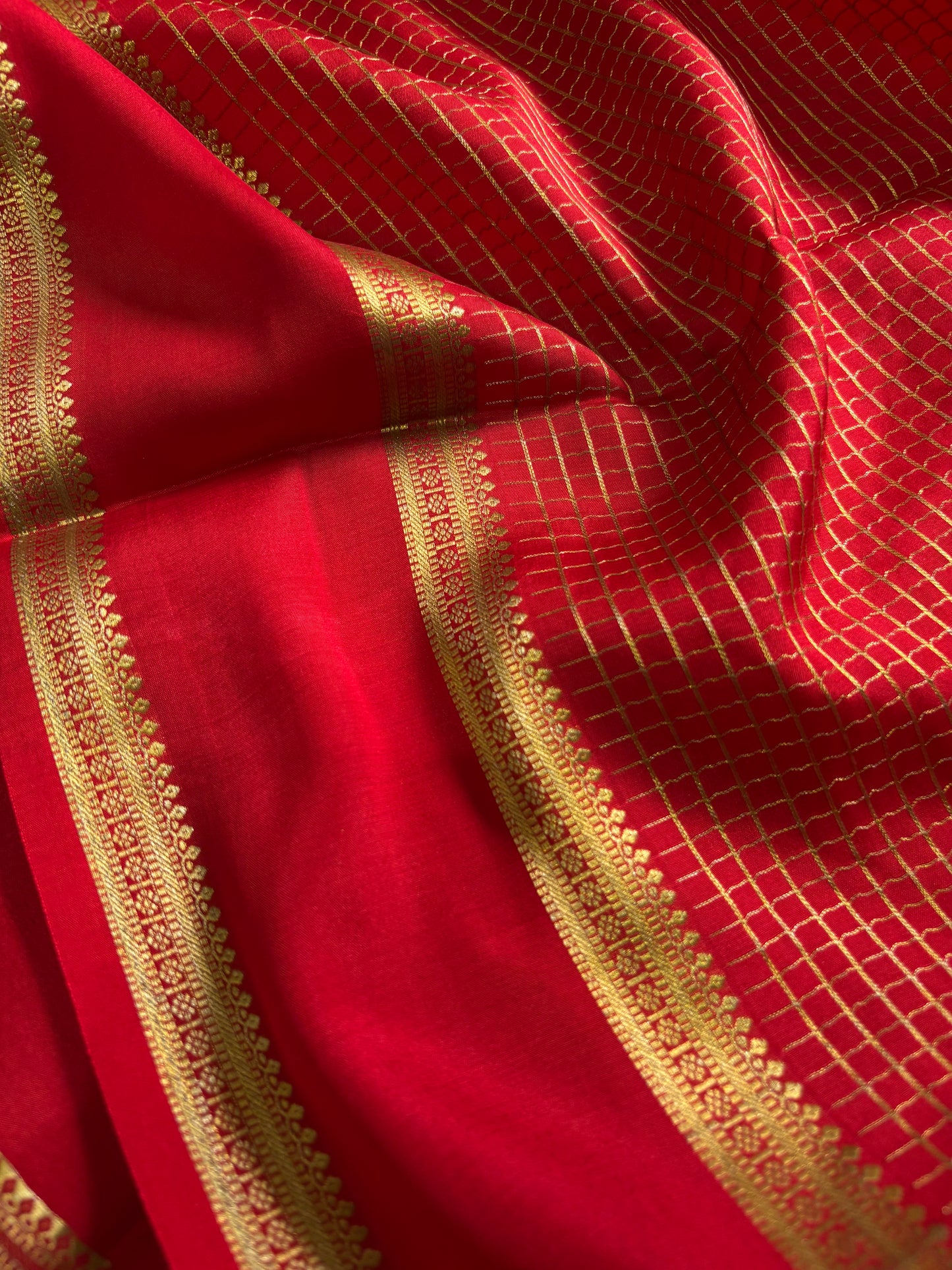 Himani : Solid Dark red