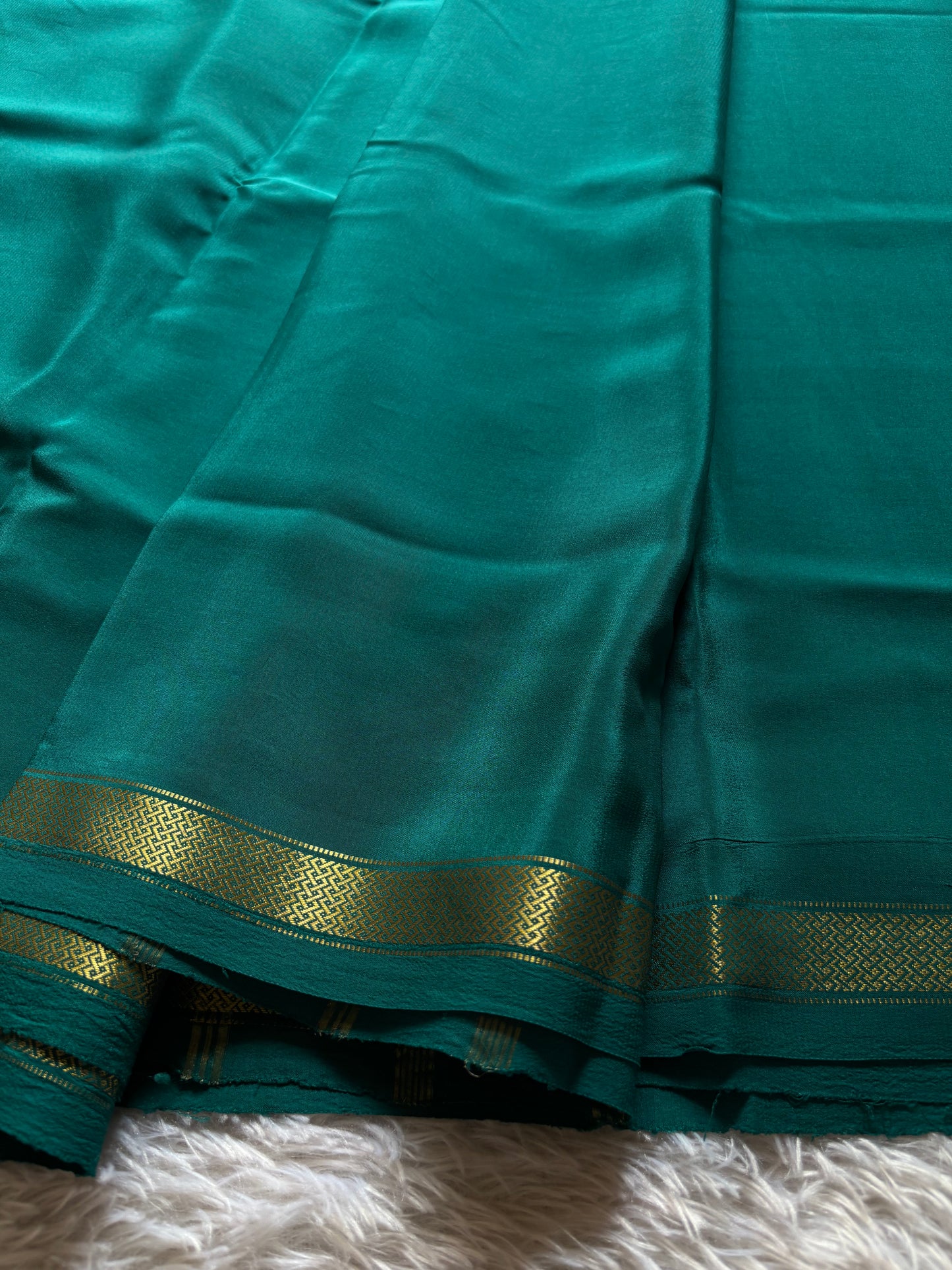 Nivedha : Solid Peacock green