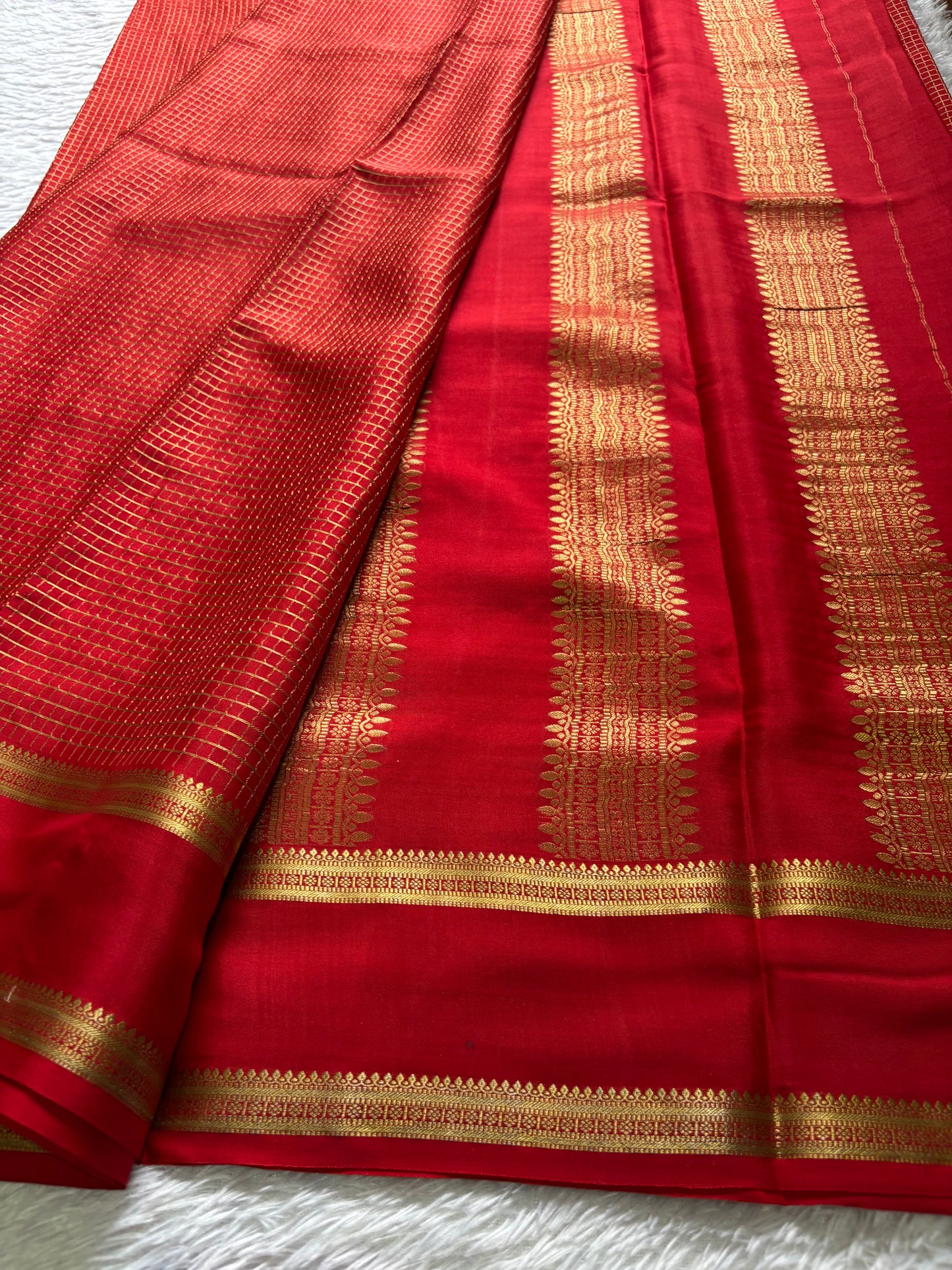 Himani : Solid Dark red