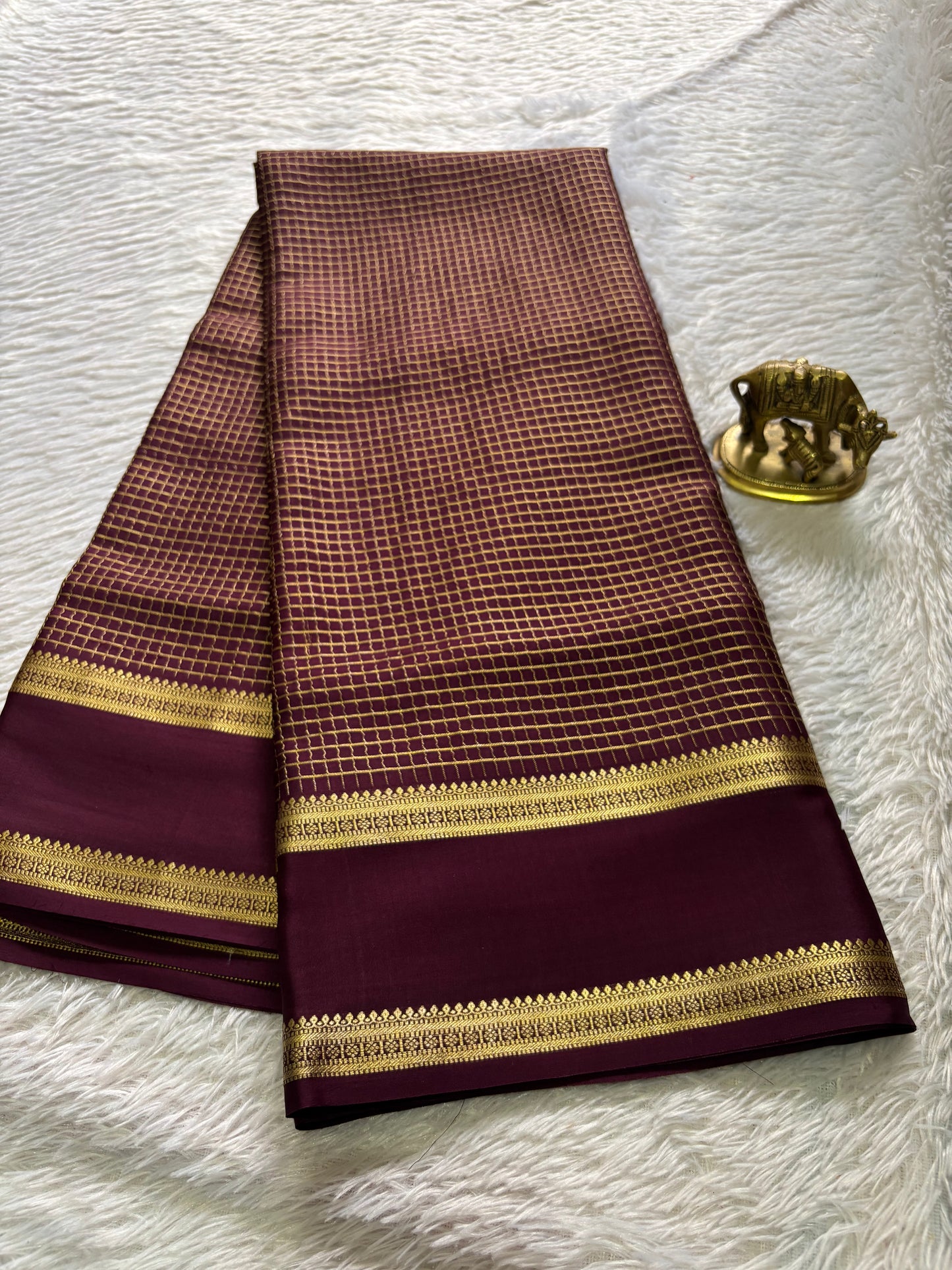 Himani : Solid Dark wine