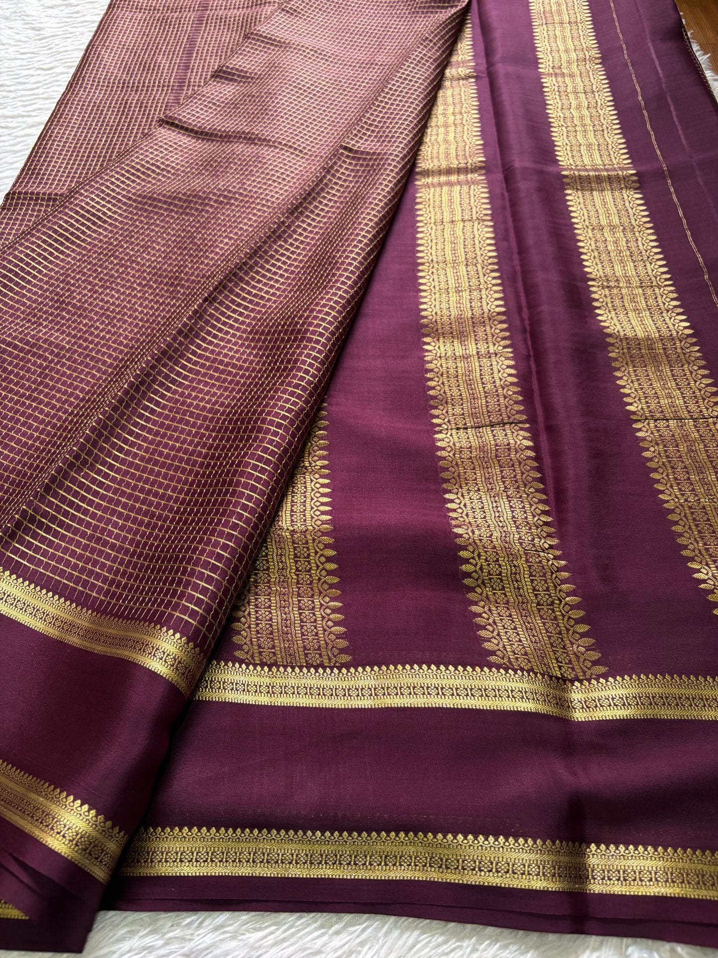 Himani : Solid Dark wine