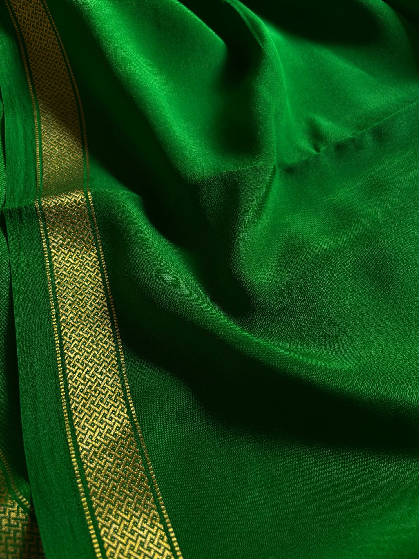 Nivedha : Solid Leaf green