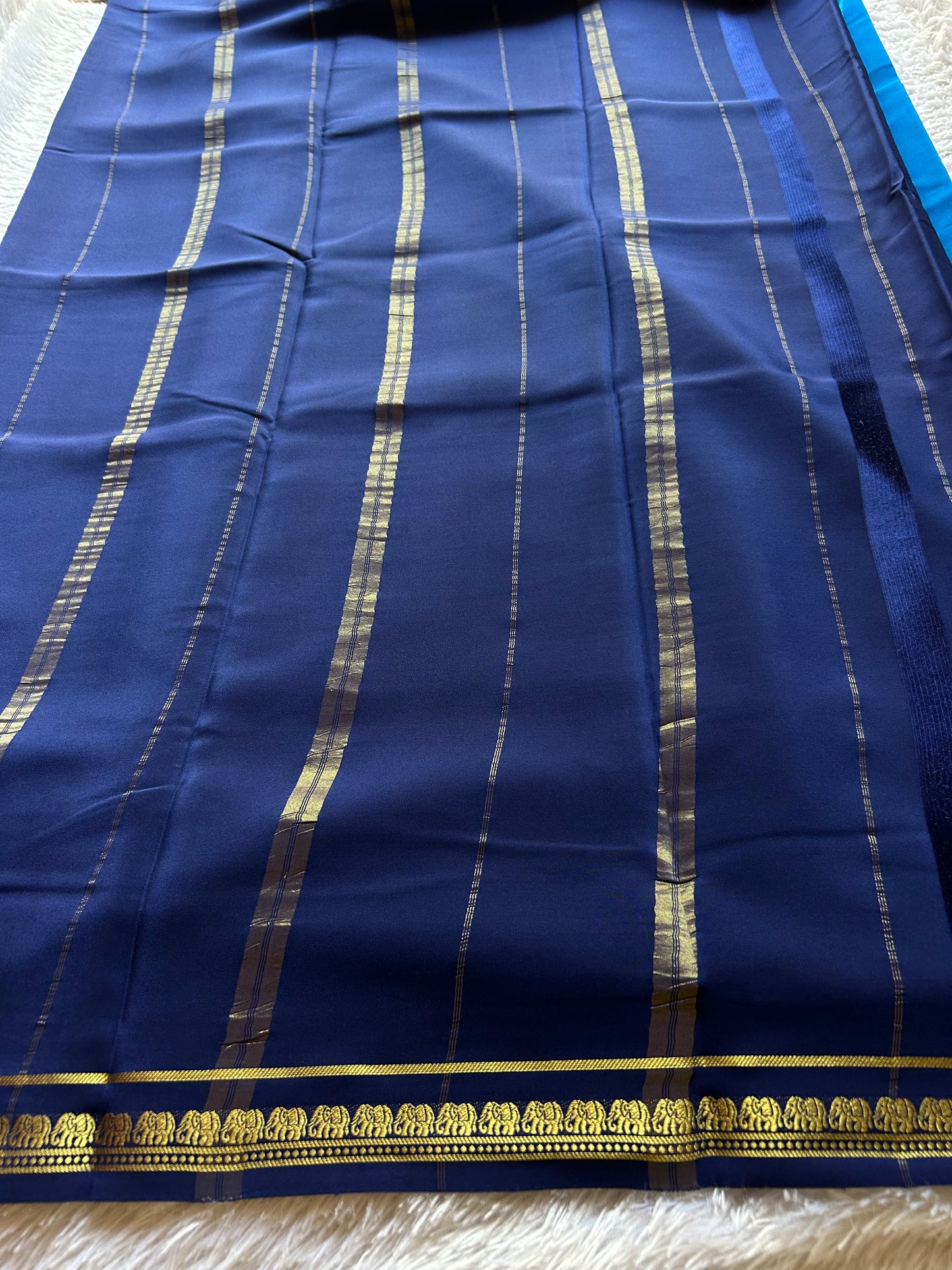 Gowri (2D) : Sapphire blue-dark blue