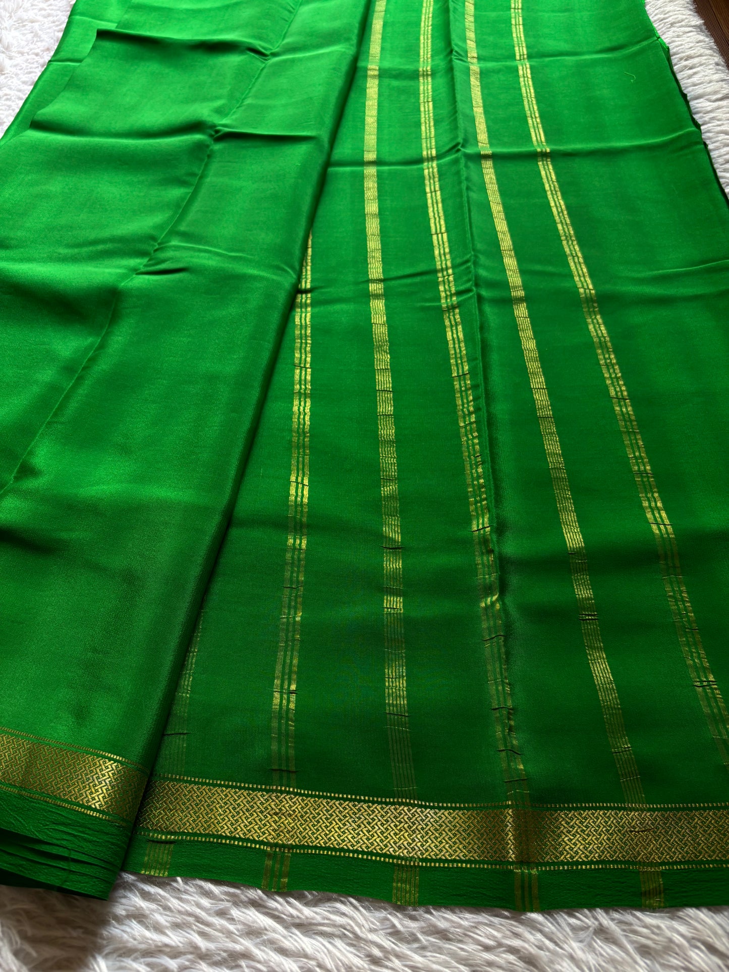 Nivedha : Solid Leaf green
