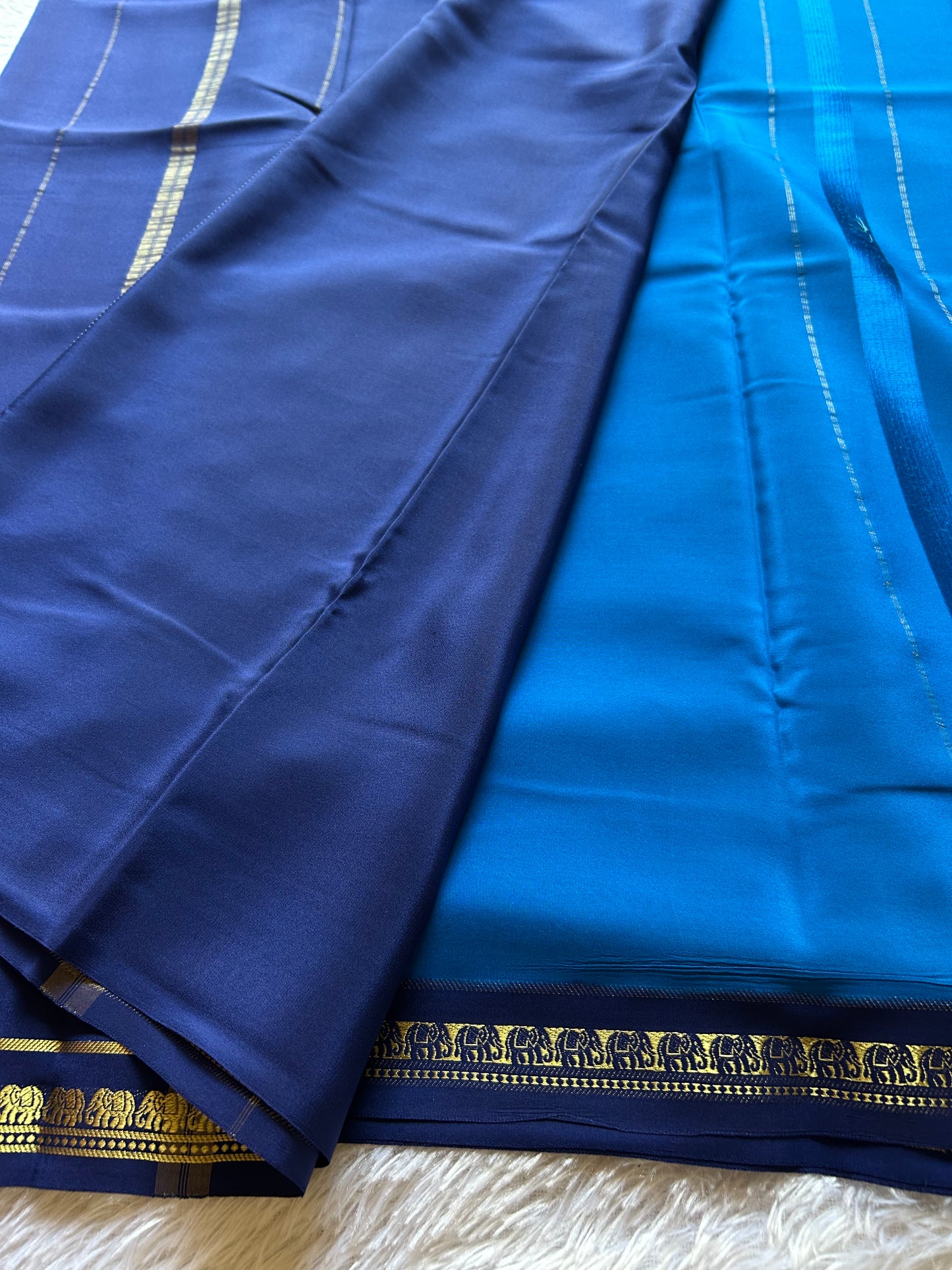 Gowri (2D) : Sapphire blue-dark blue