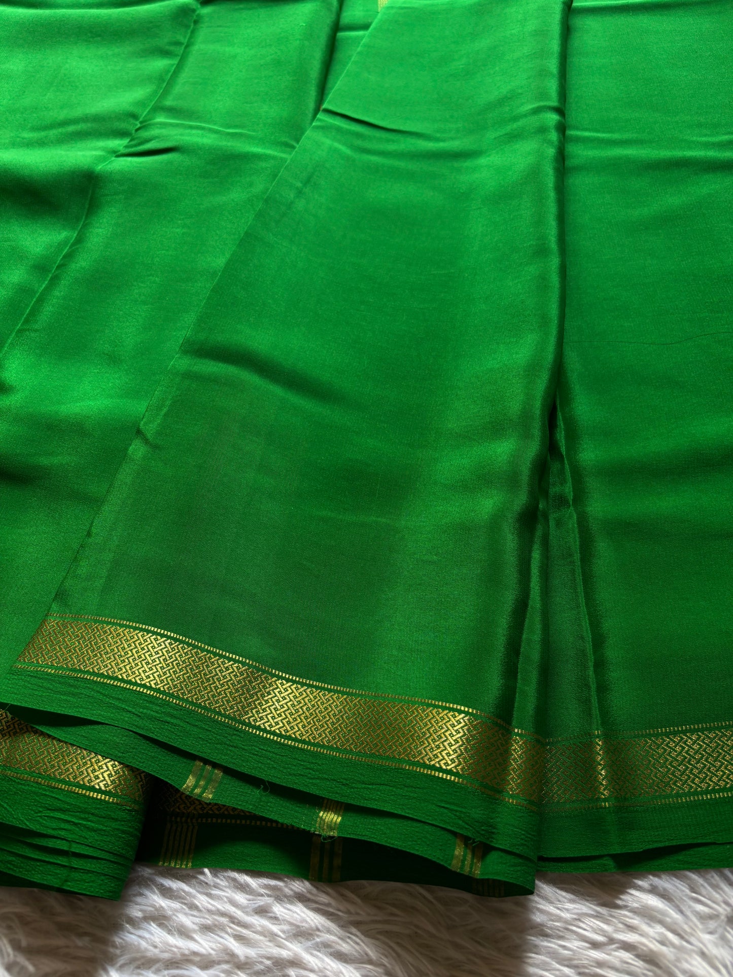 Nivedha : Solid Leaf green
