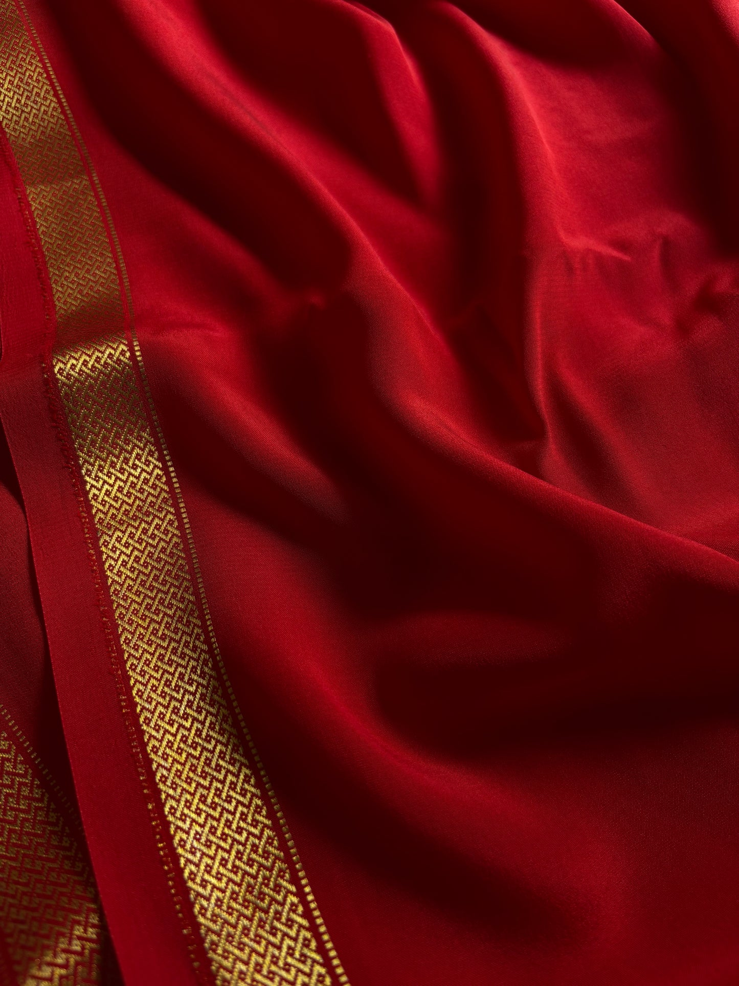 Nivedha : Solid Red