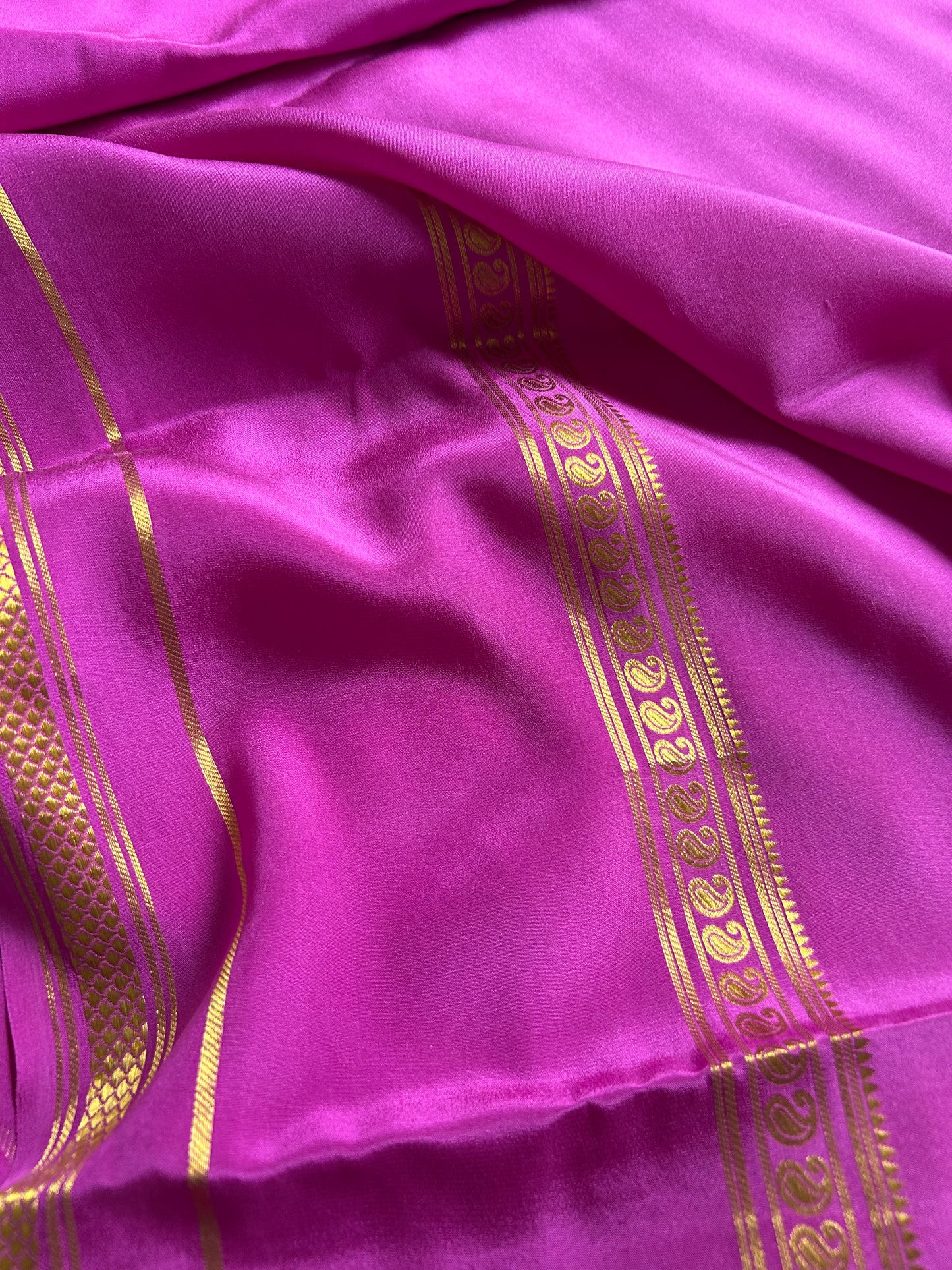 Guna : Solid Bright Magenta
