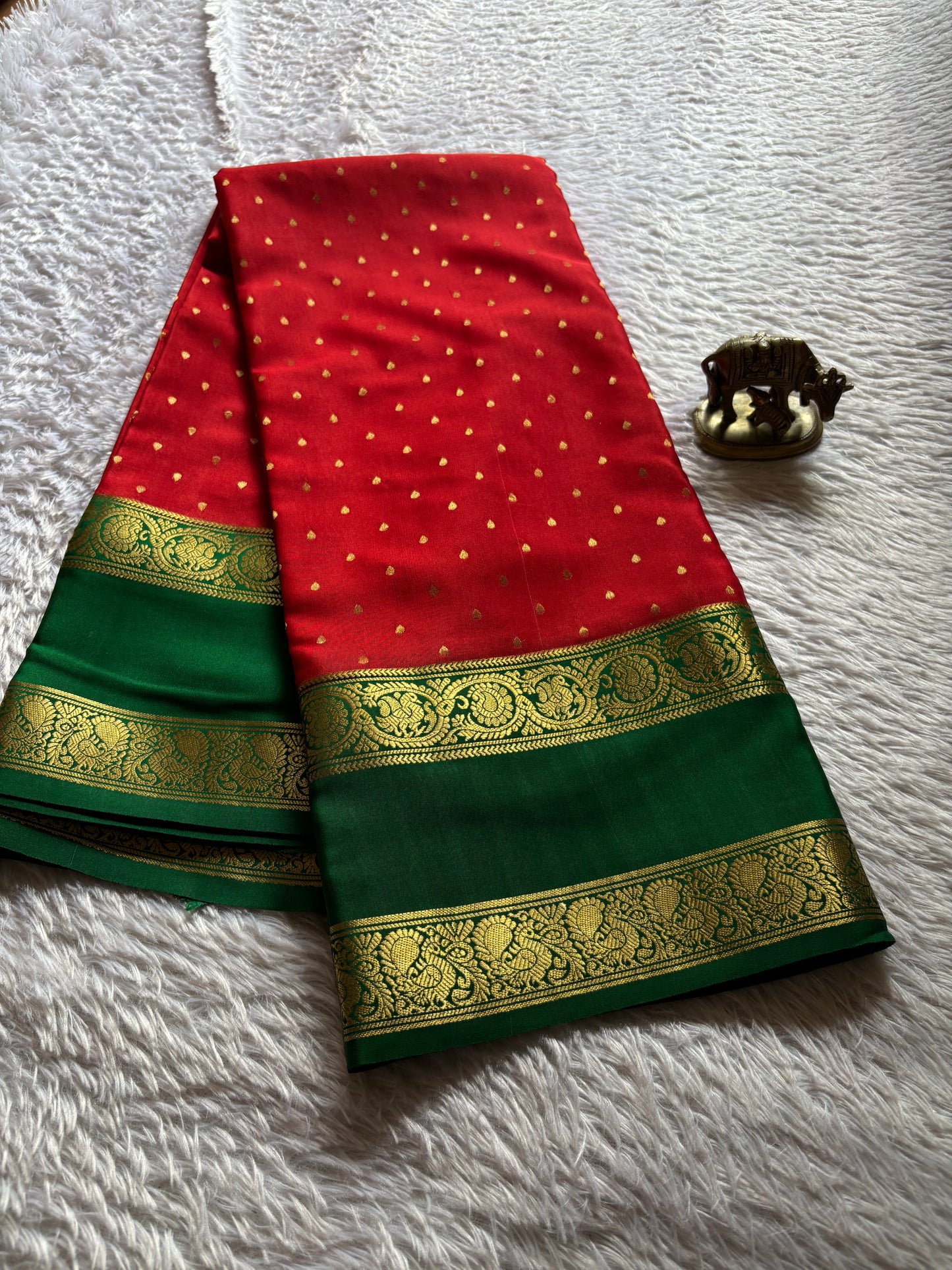 Varshini (2D) : Red-bottle green