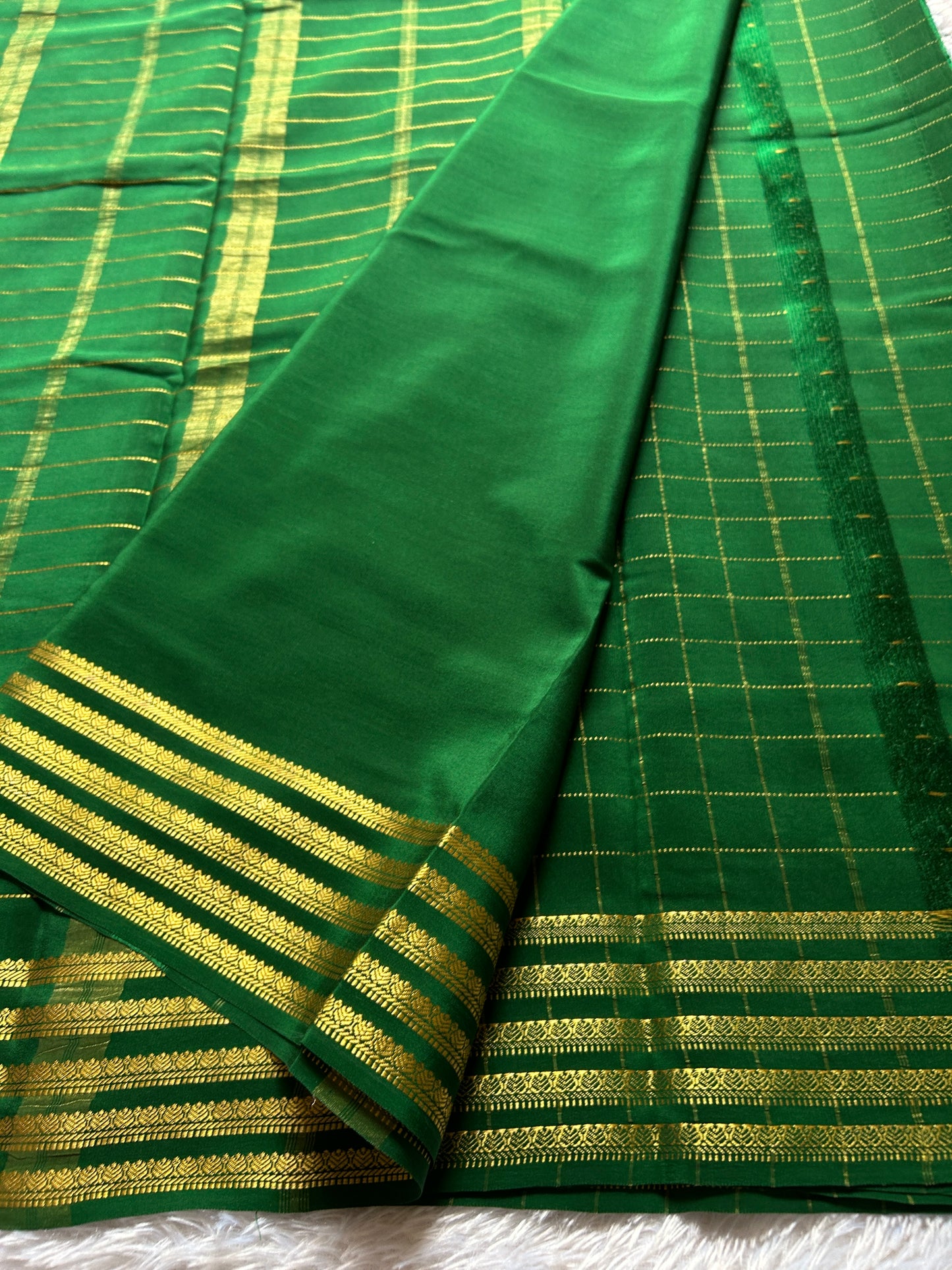 Charuni : Solid Bottle green