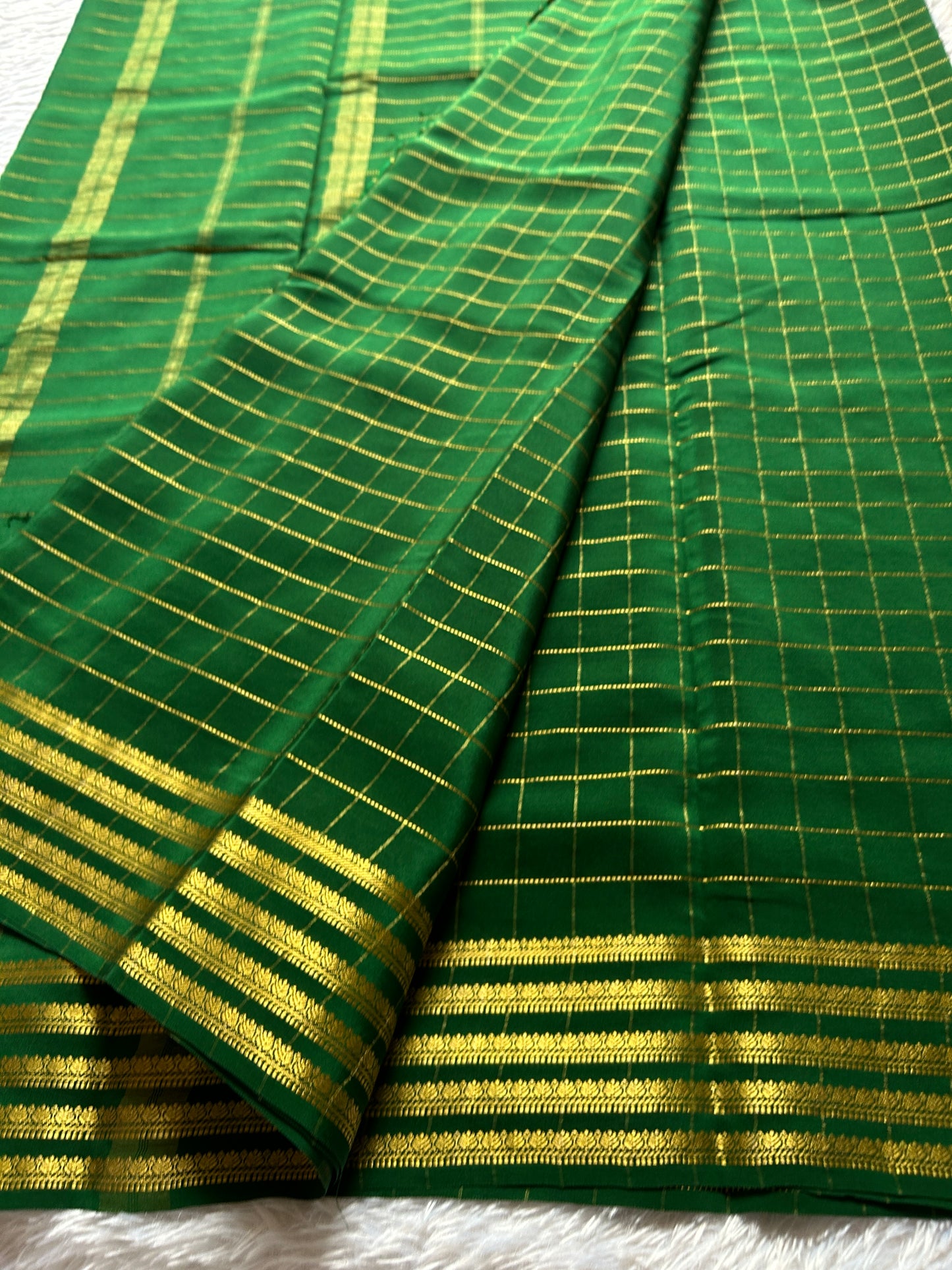 Charuni : Solid Bottle green