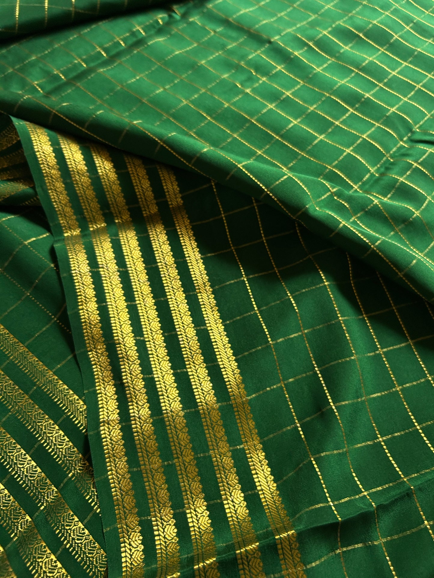 Charuni : Solid Bottle green