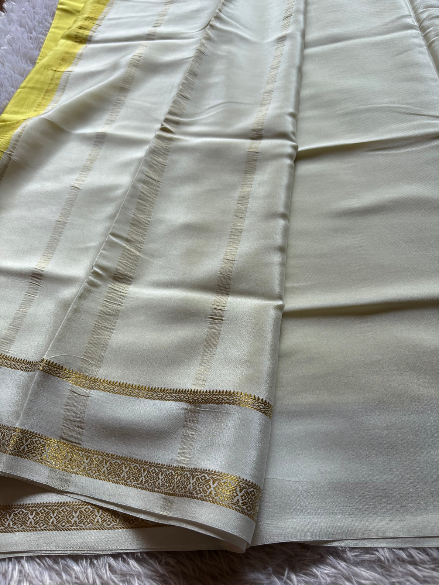 Darshini (2D) : Light yellow-off white