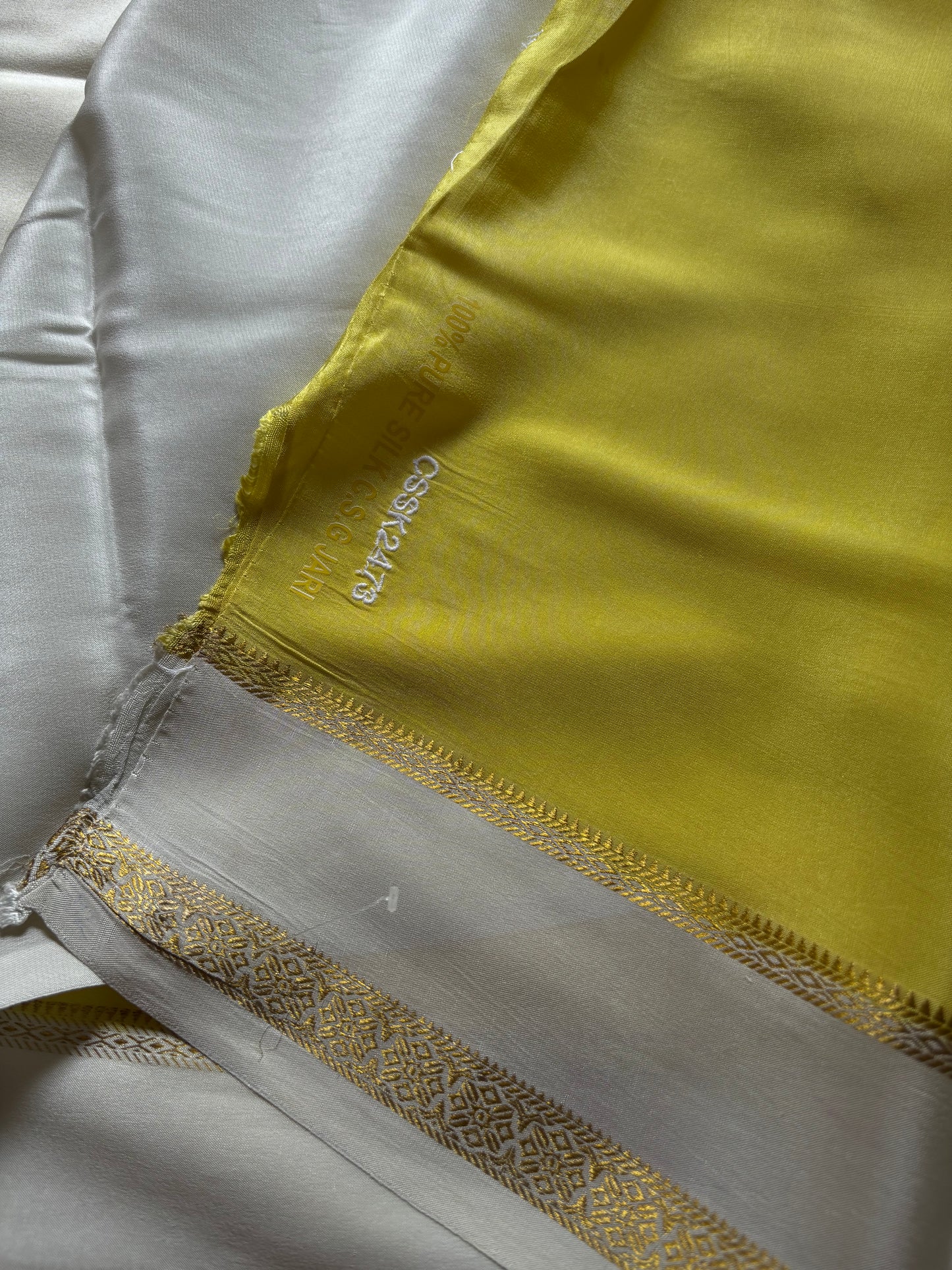 Darshini (2D) : Light yellow-off white