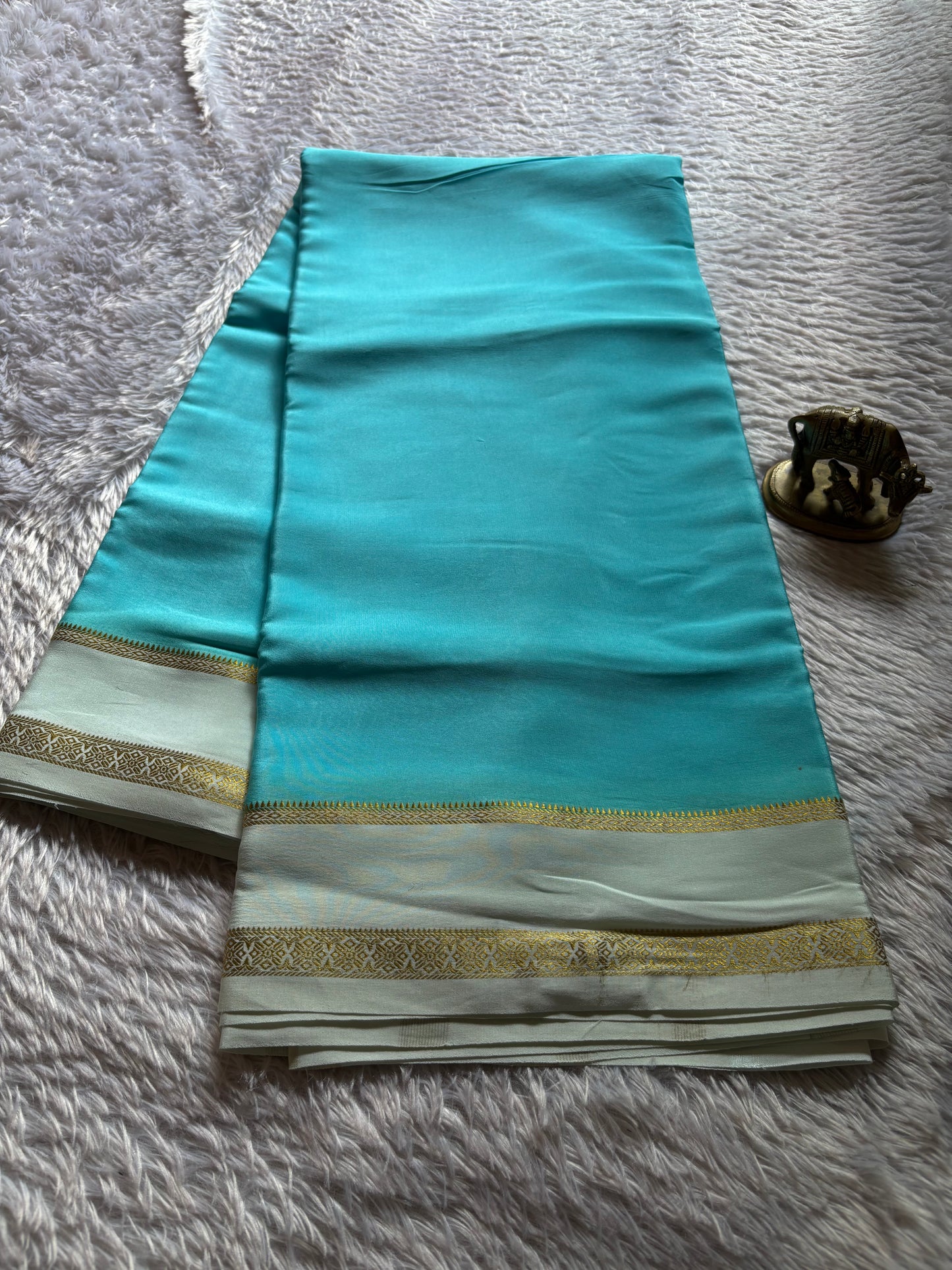 Darshini (2D) : Sea blue-off white