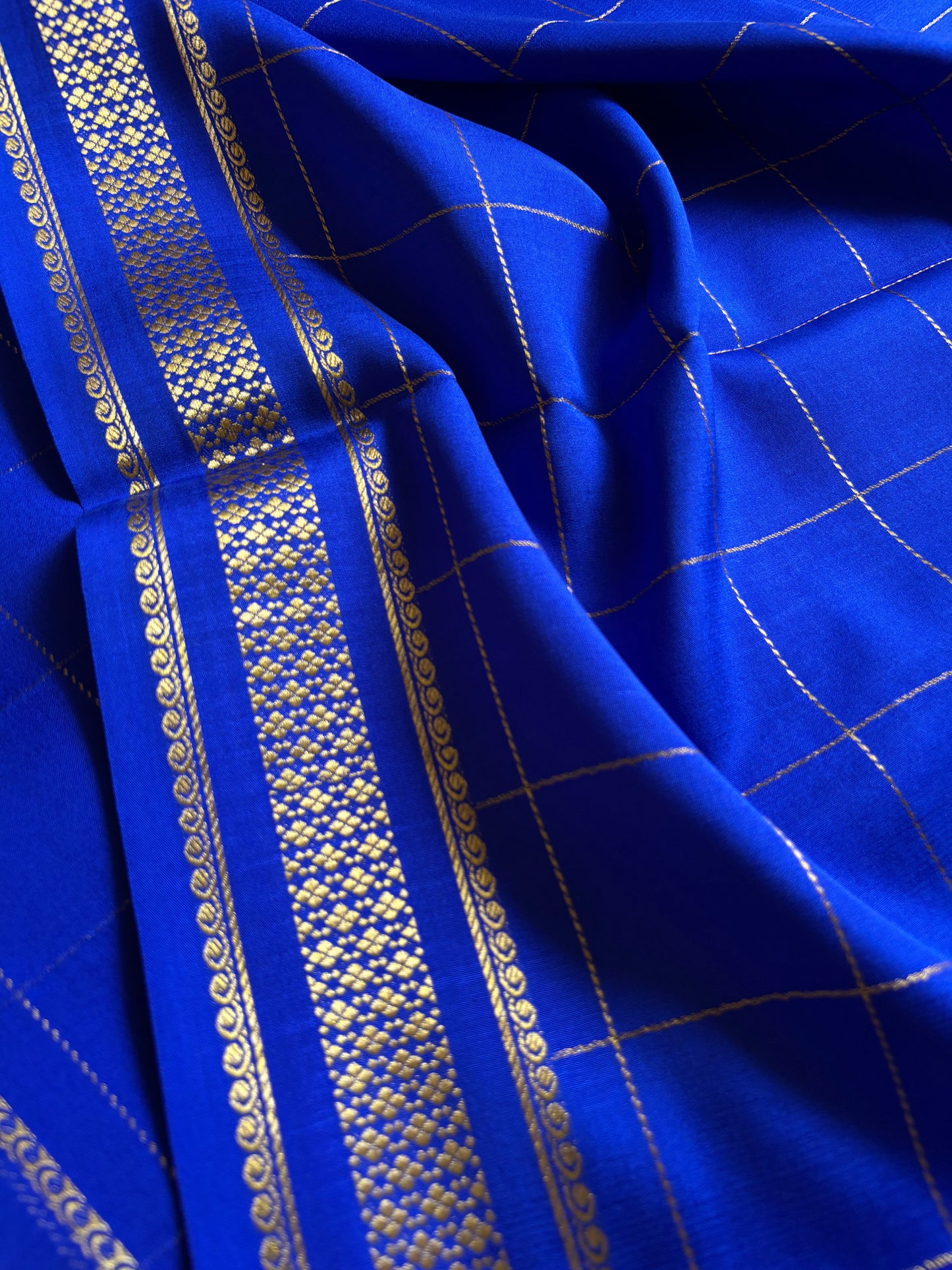 Madhavi : Solid Royal blue