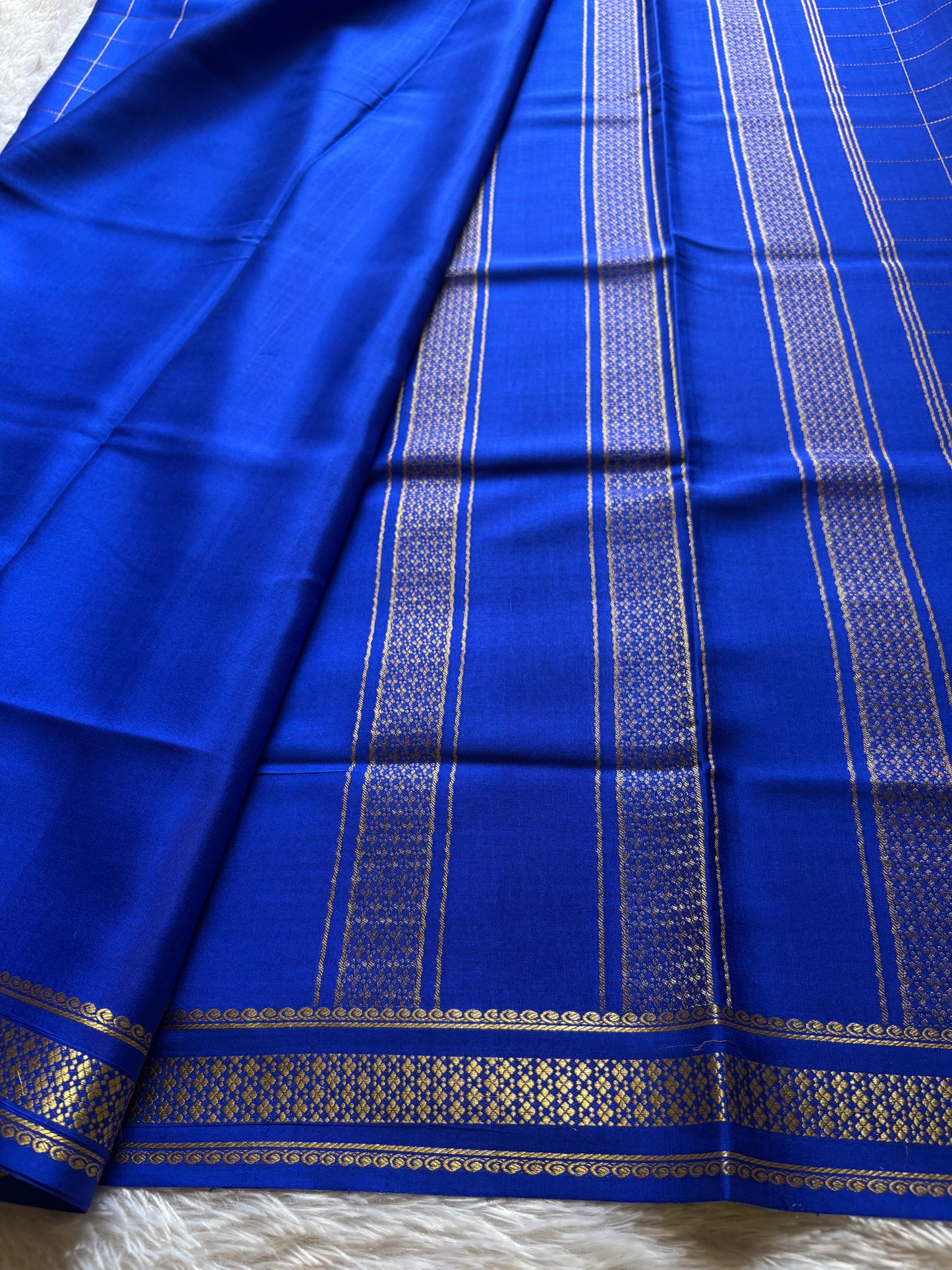 Madhavi : Solid Royal blue