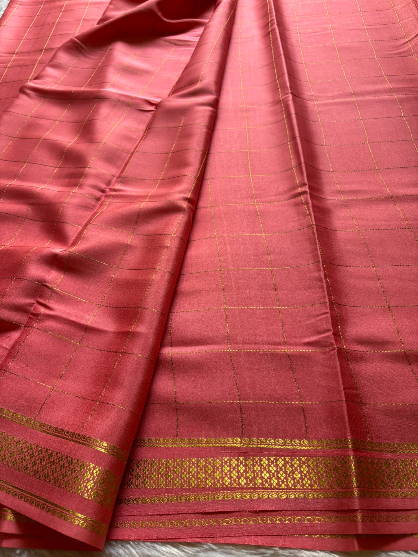 Madhavi : Solid Coral peach