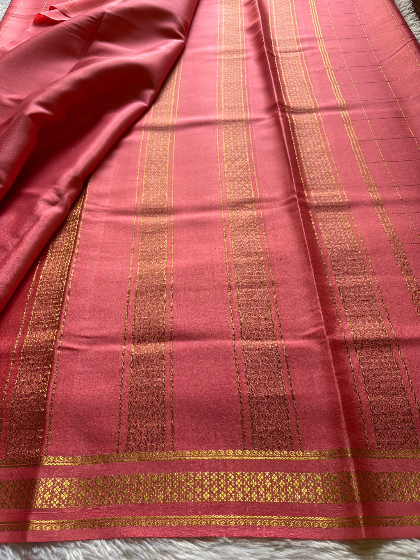 Madhavi : Solid Coral peach