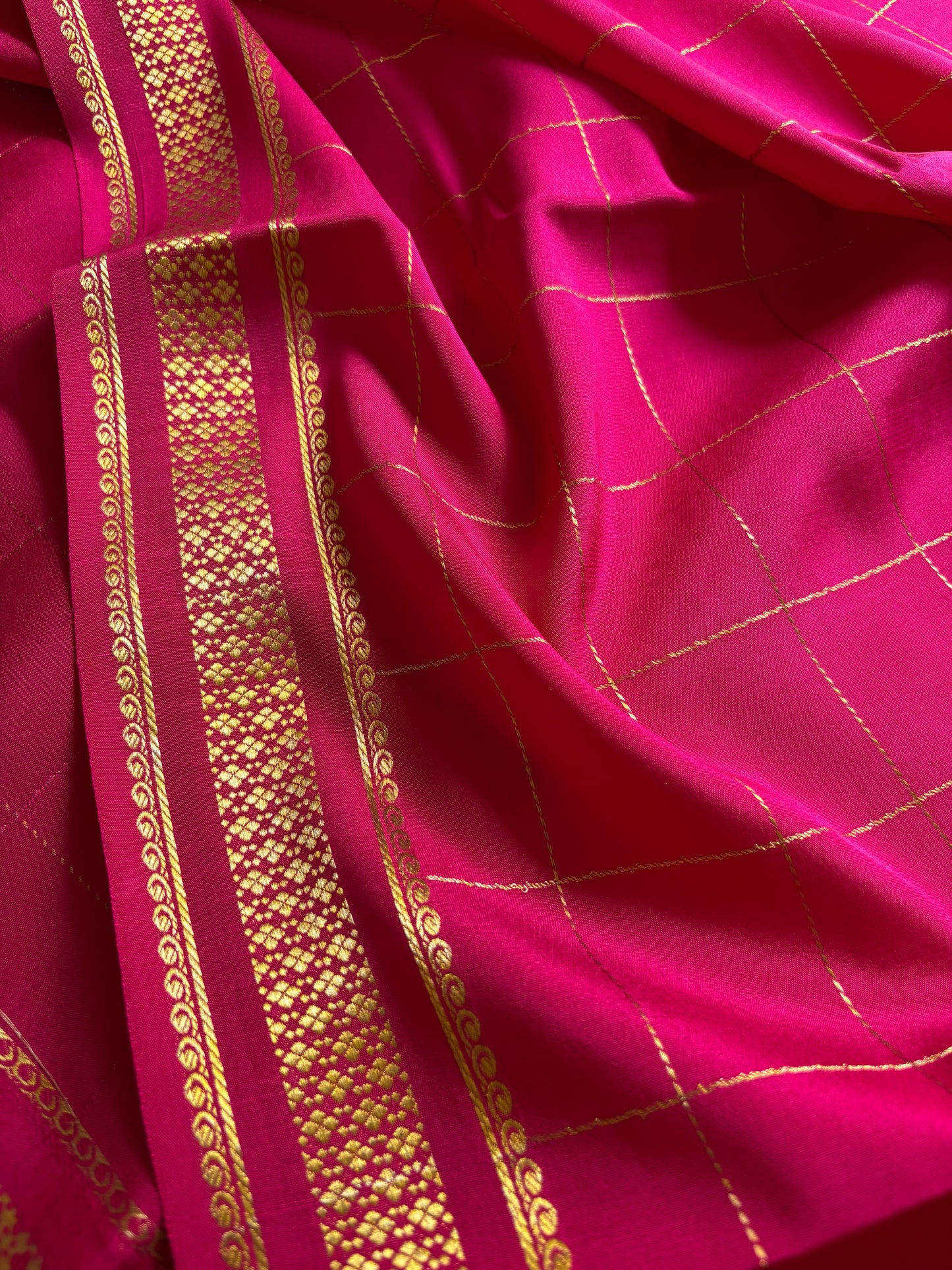 Madhavi : Solid Rani pink