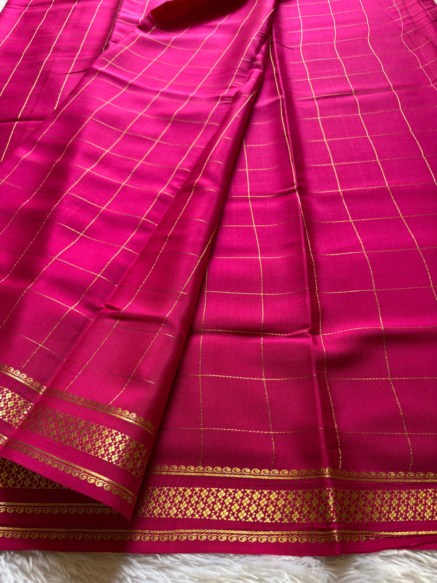 Madhavi : Solid Rani pink