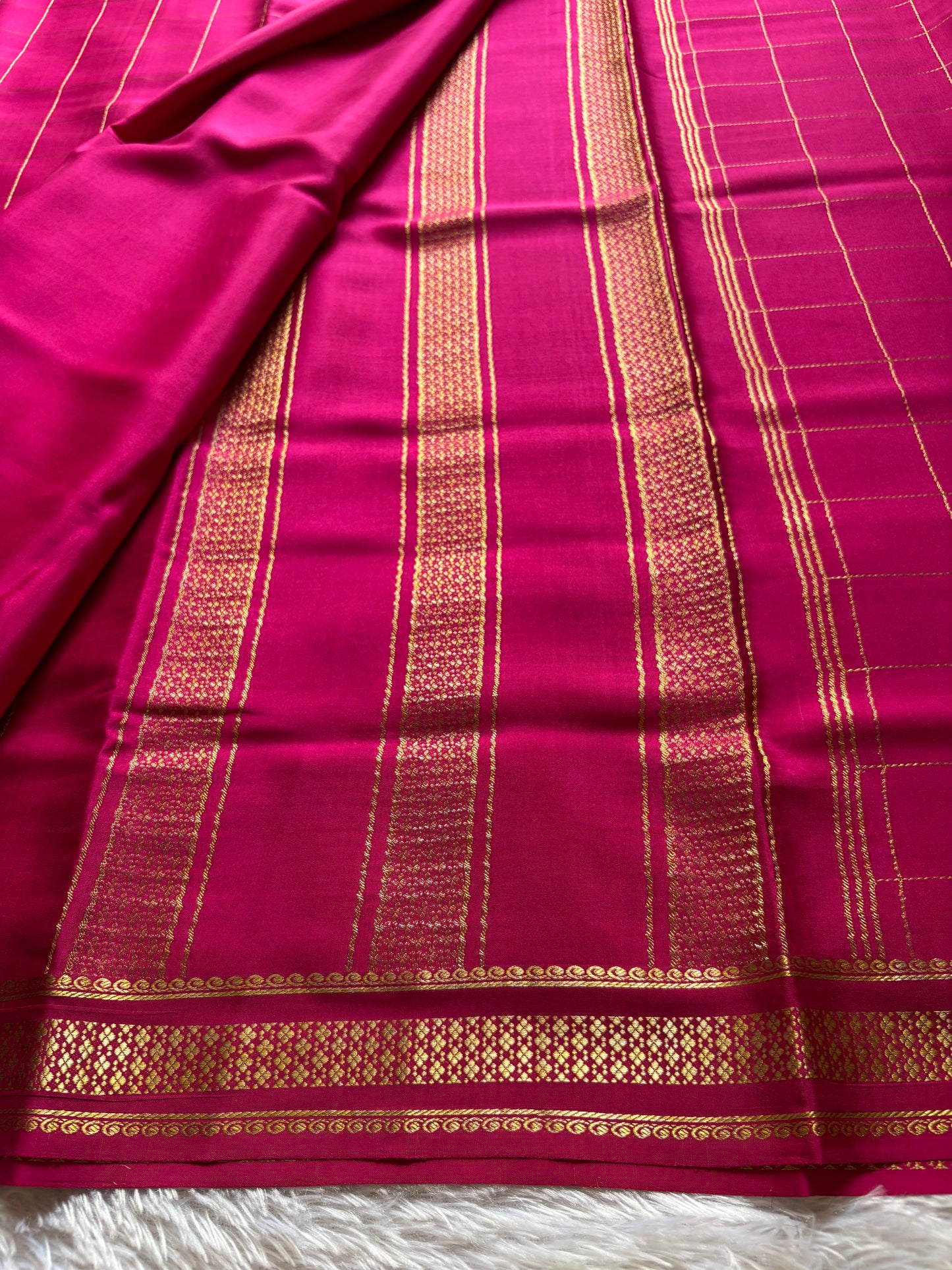 Madhavi : Solid Rani pink