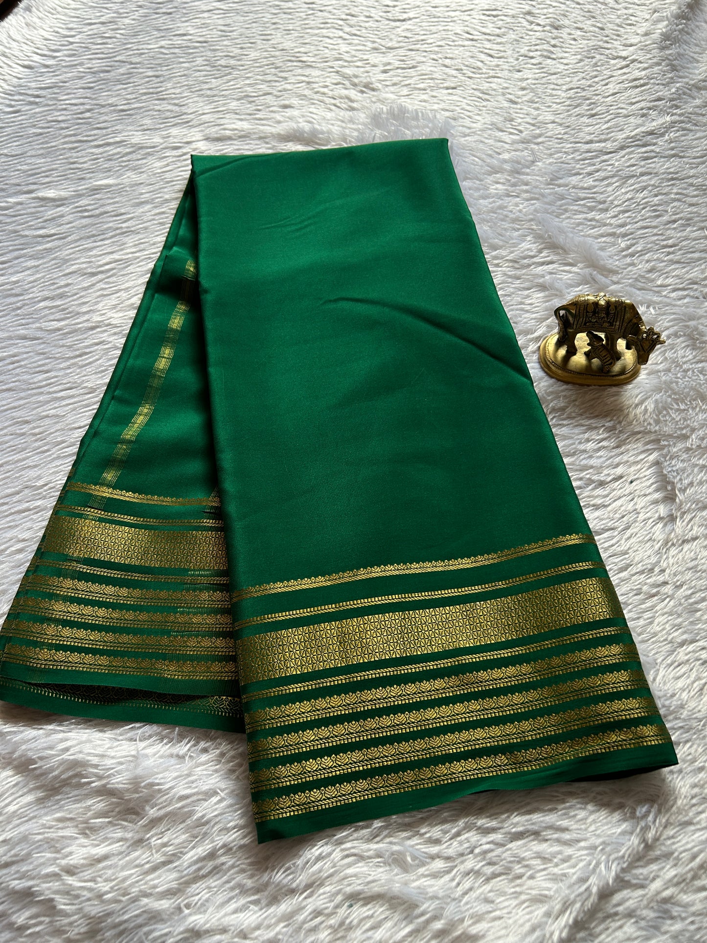 Atreyi : Solid Bottle green