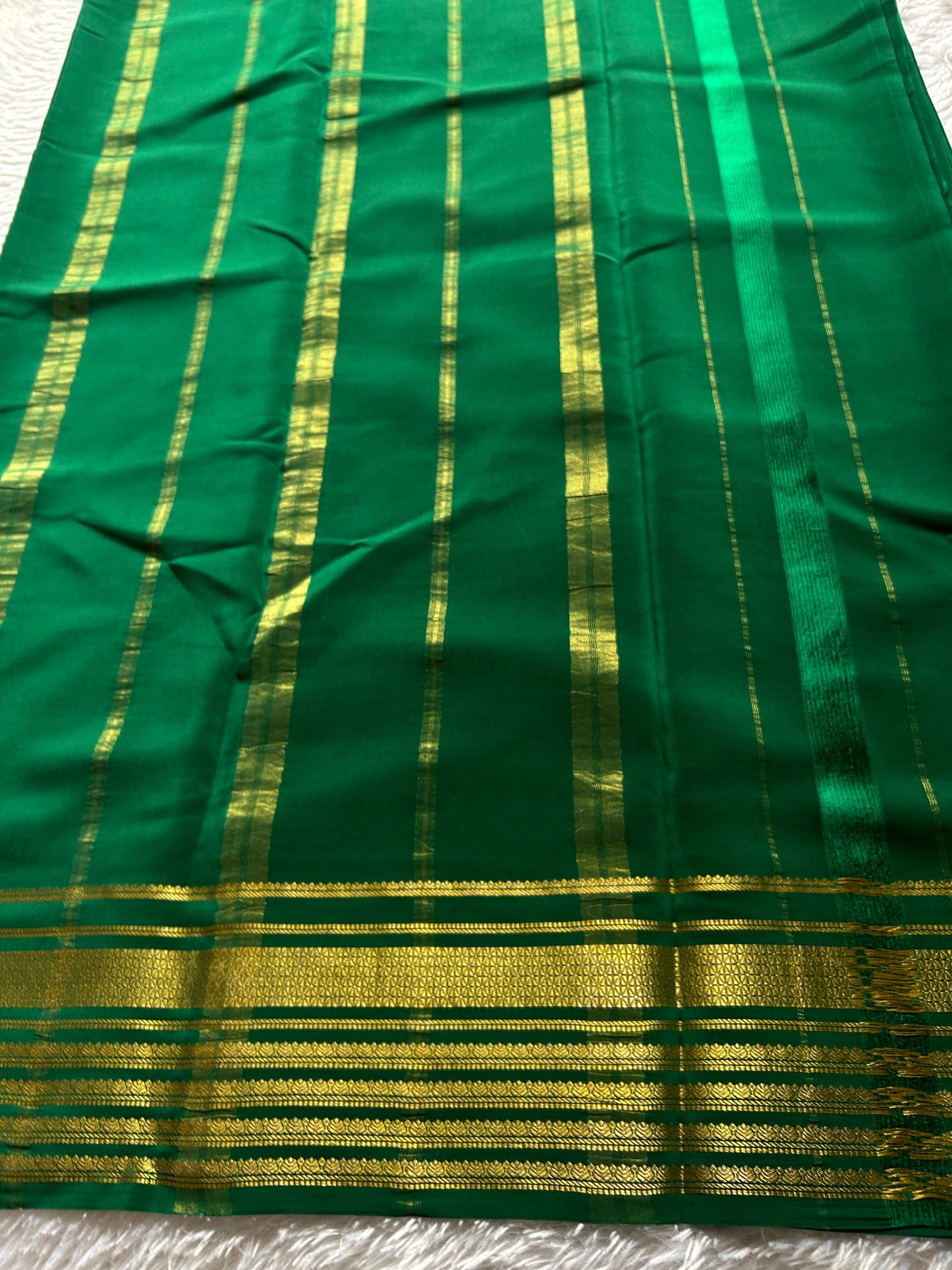 Atreyi : Solid Bottle green