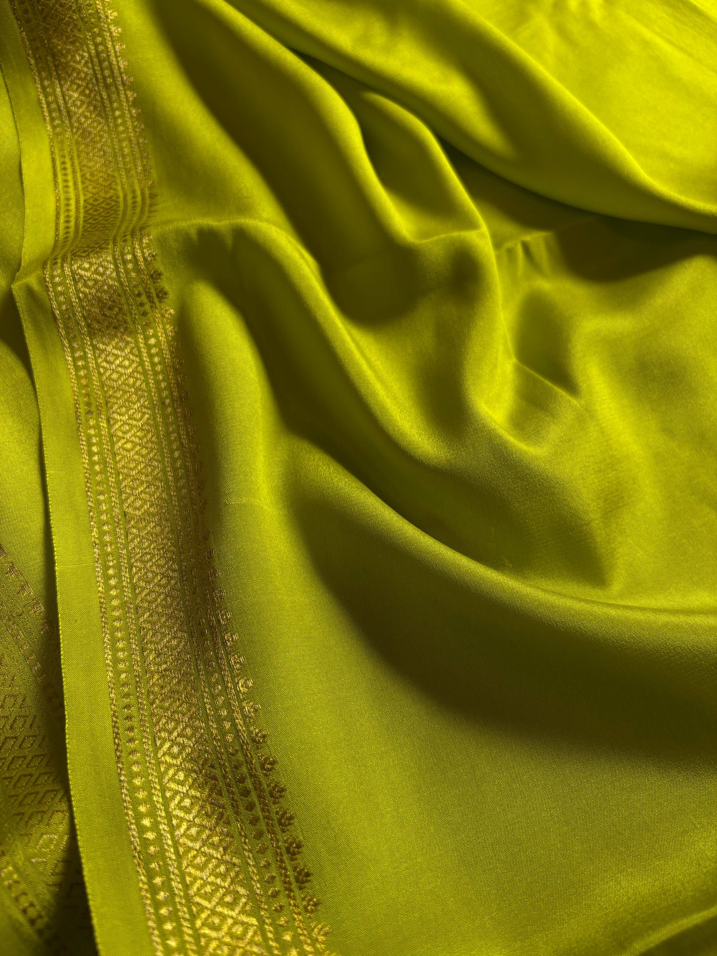 Preetha : Solid Olive