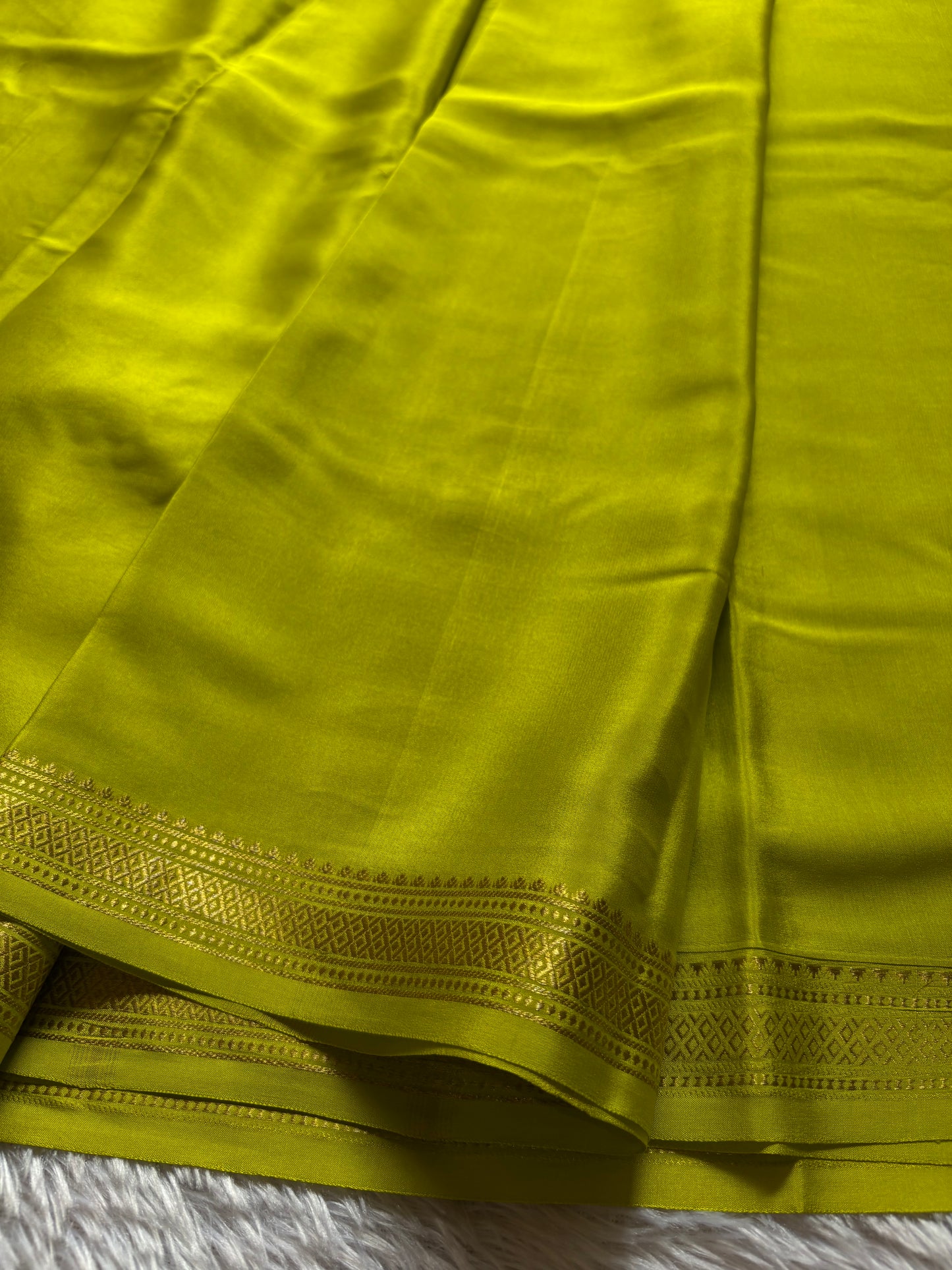 Preetha : Solid Olive