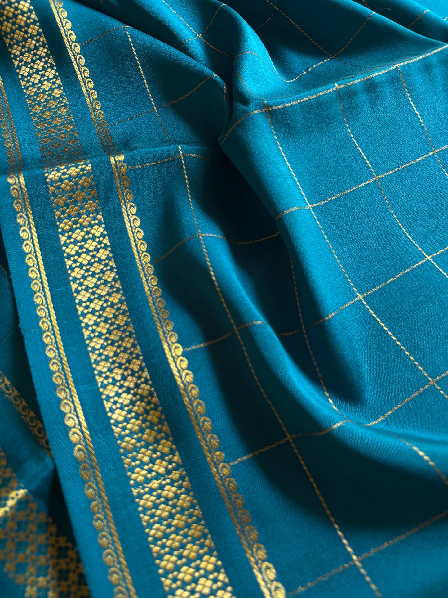 Madhavi : Solid Ananda blue