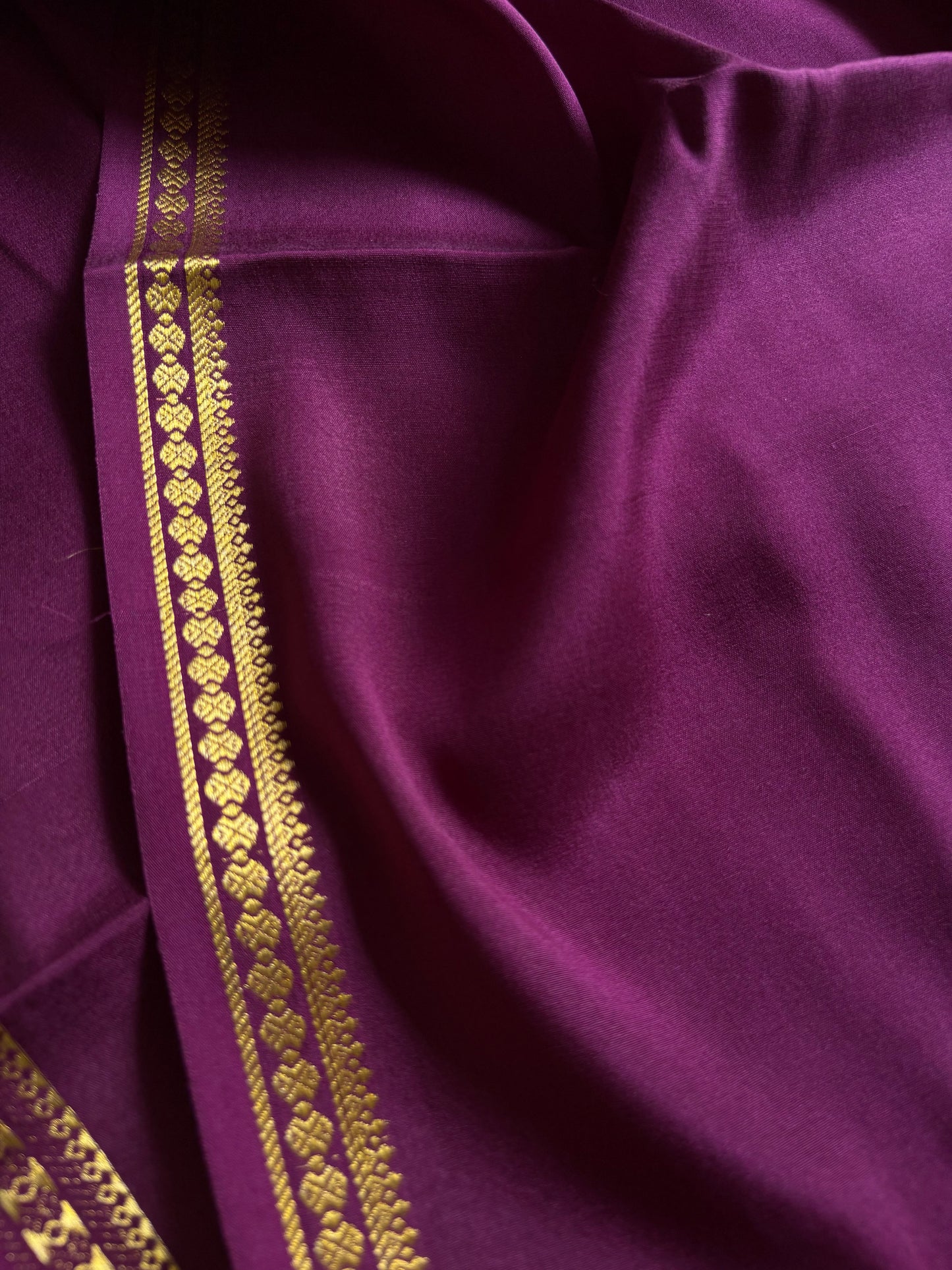 Ratna : Solid Deep magenta