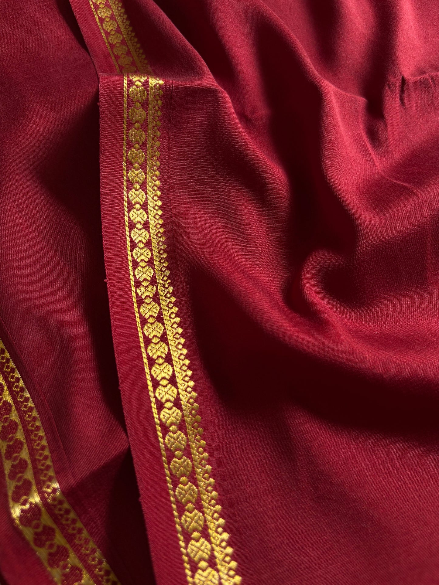 Ratna : Solid Maroon
