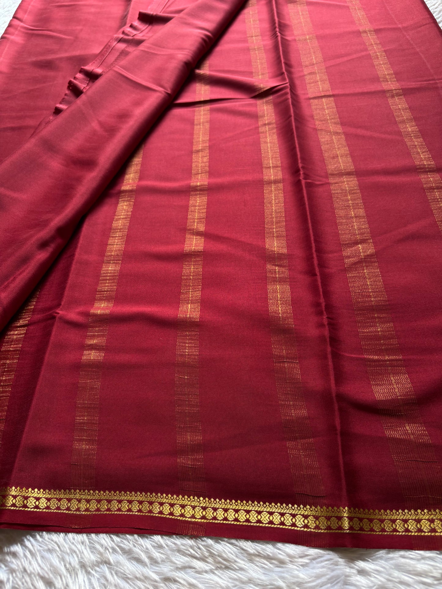 Ratna : Solid Maroon