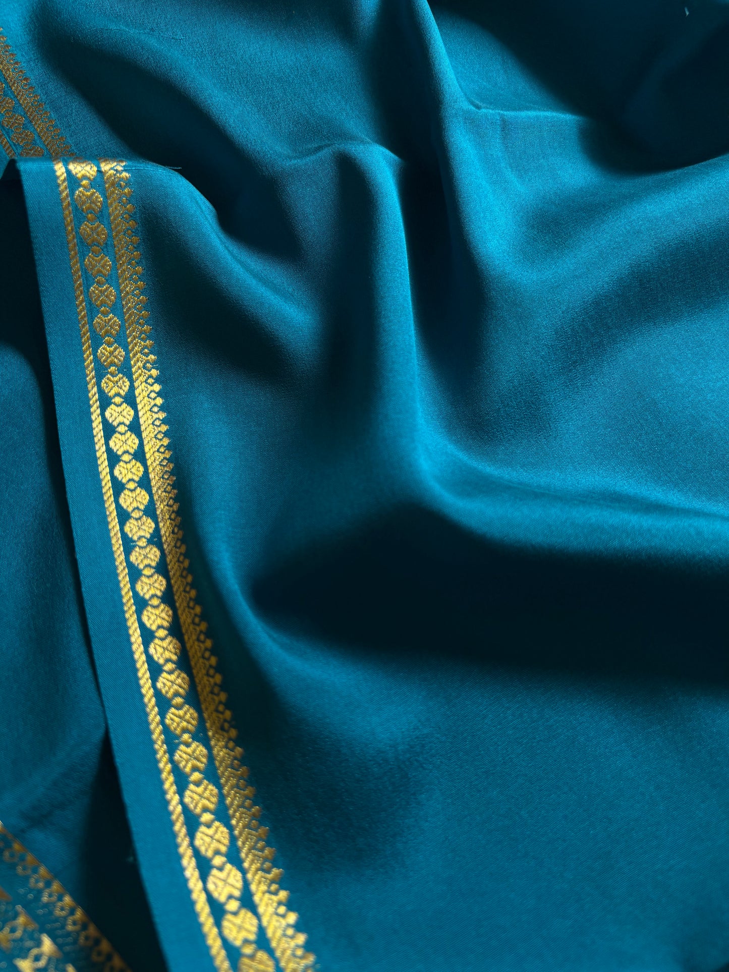 Ratna : Solid Teal blue