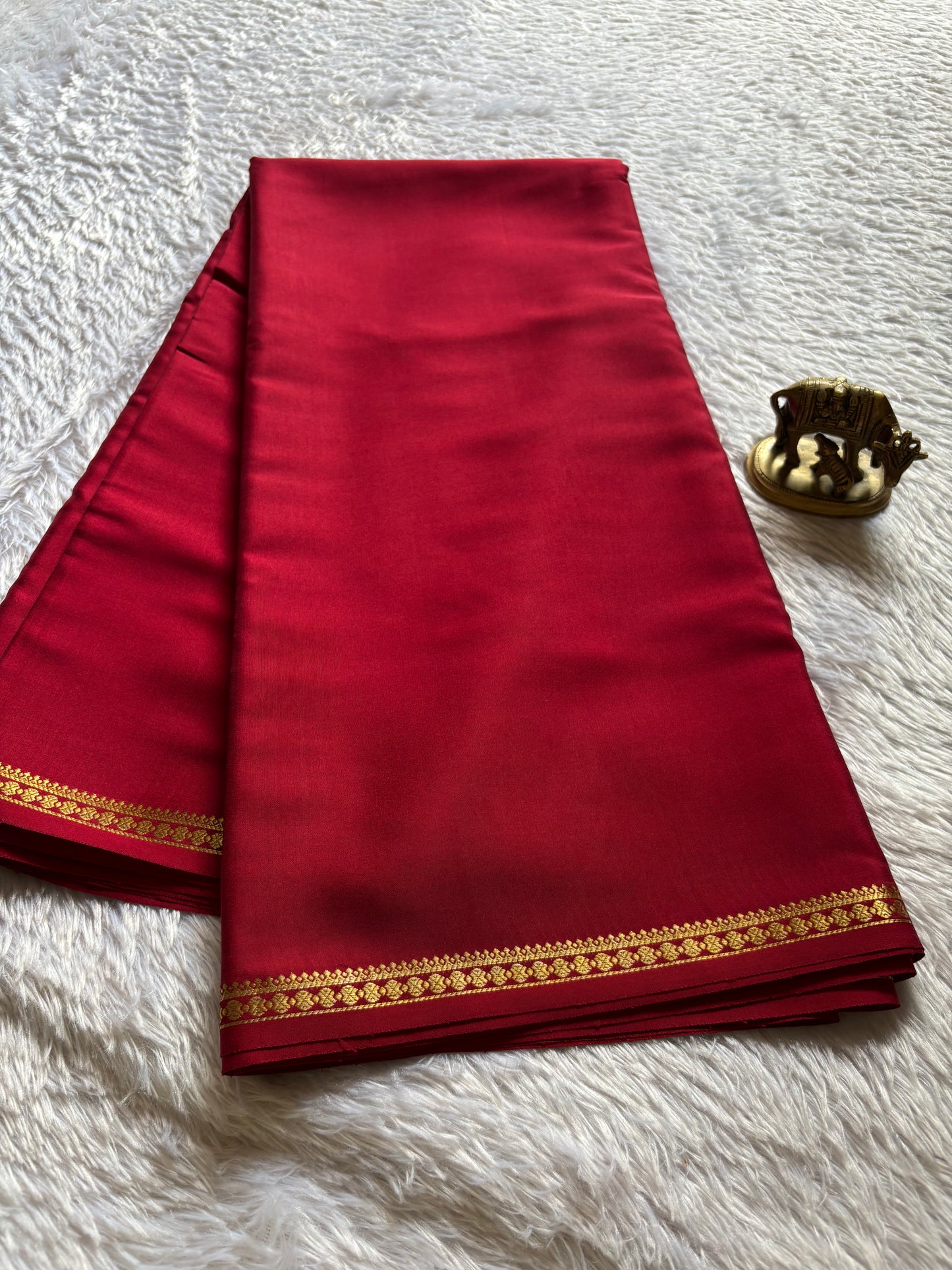 Ratna : Solid Dark red