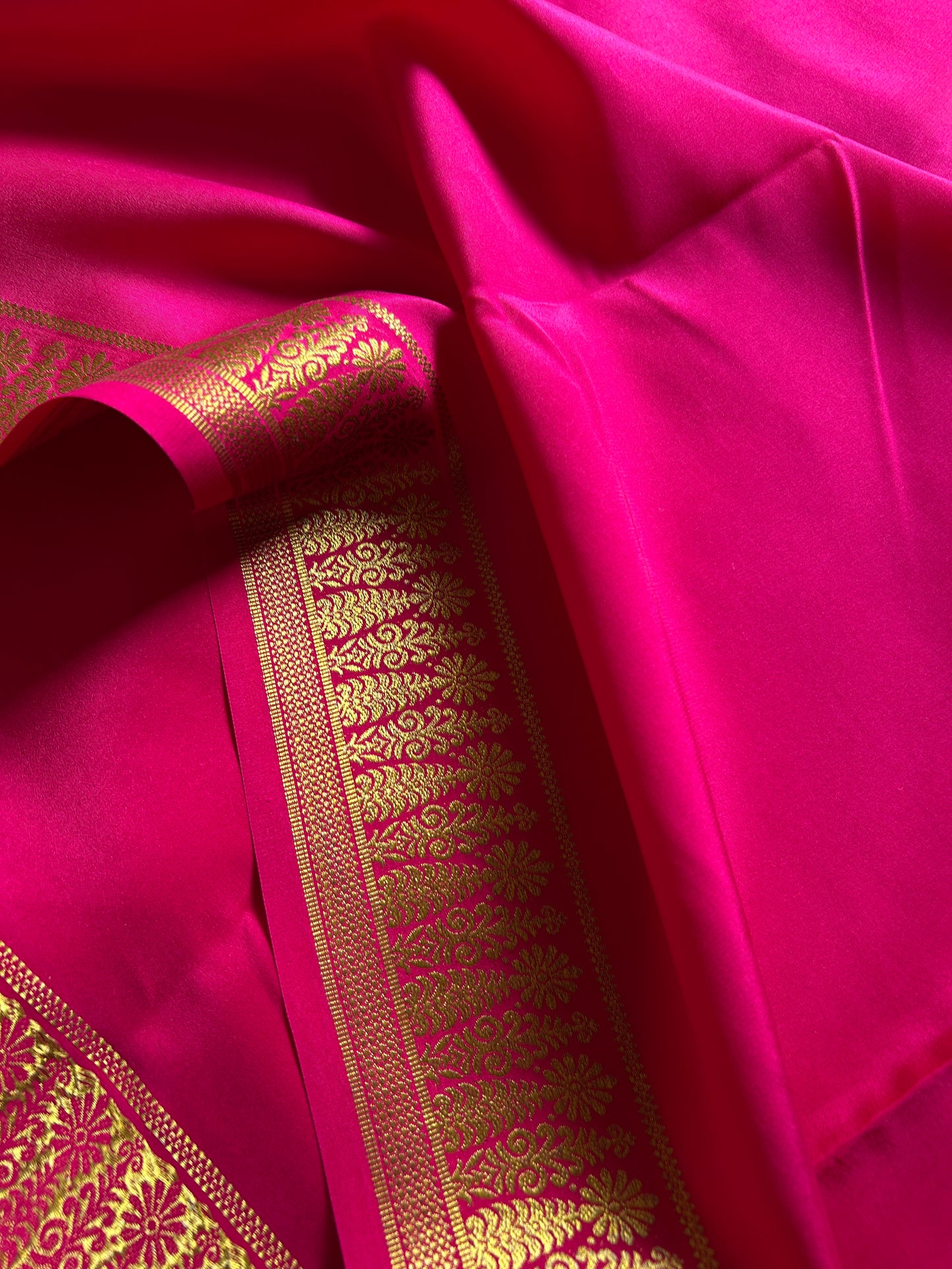 Hombale : Solid Pink