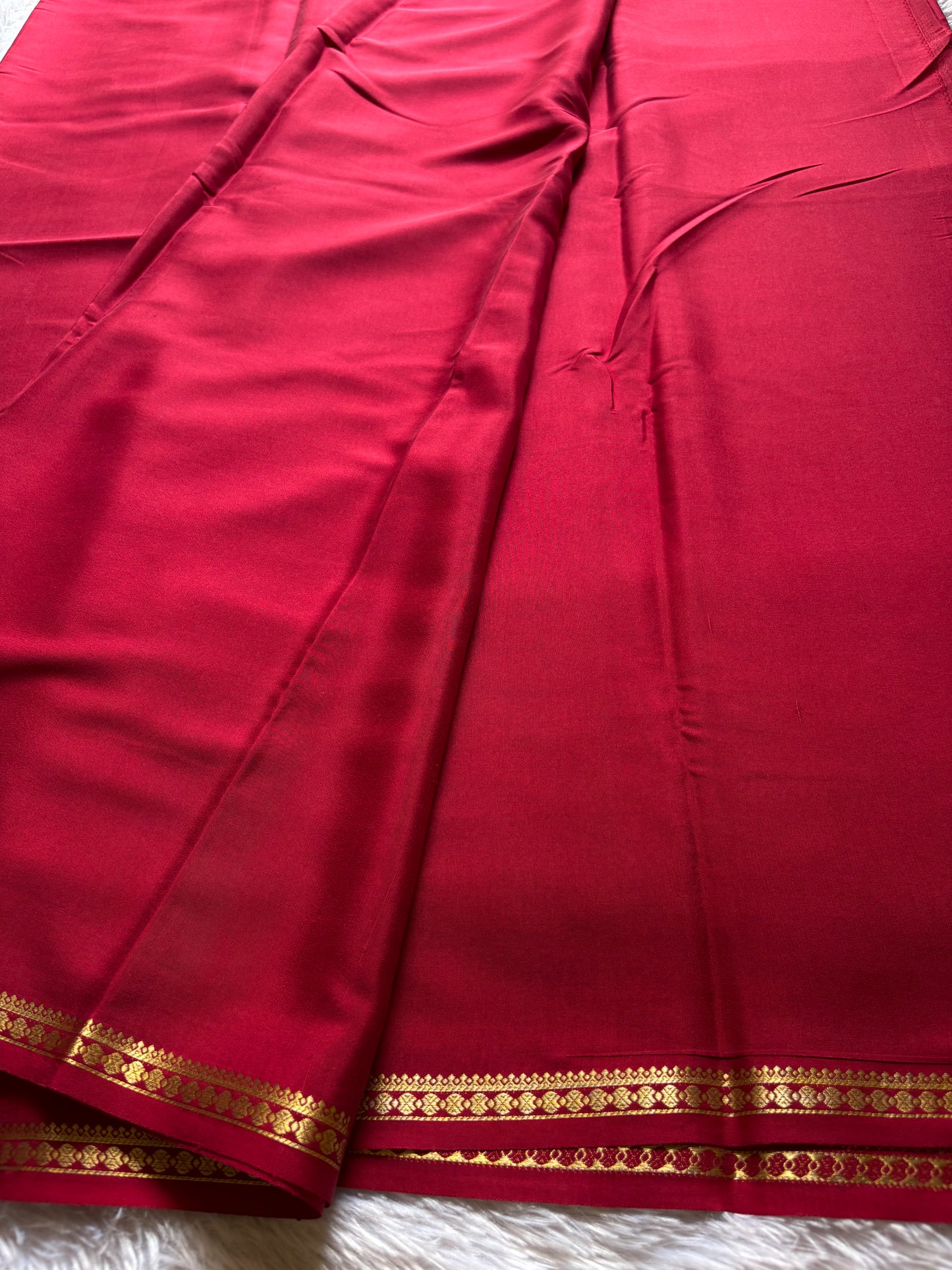 Ratna : Solid Dark red