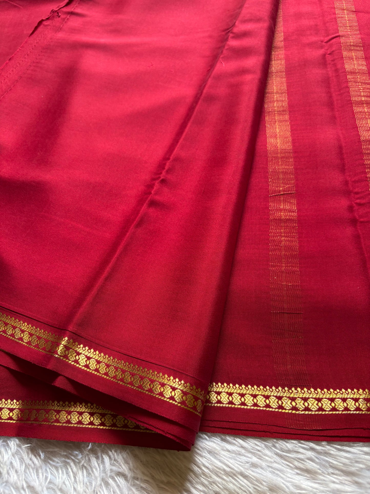 Ratna : Solid Dark red
