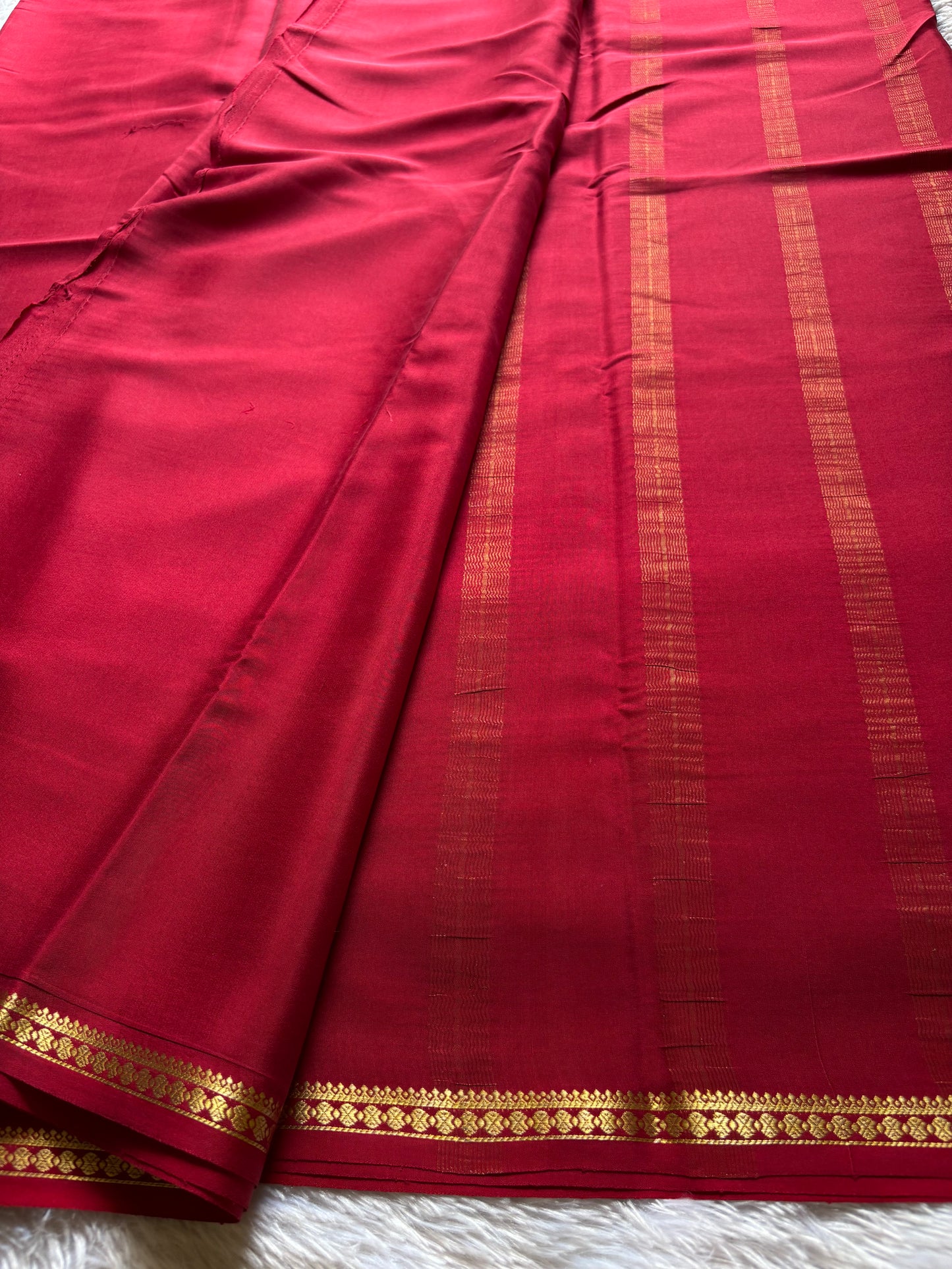 Ratna : Solid Dark red