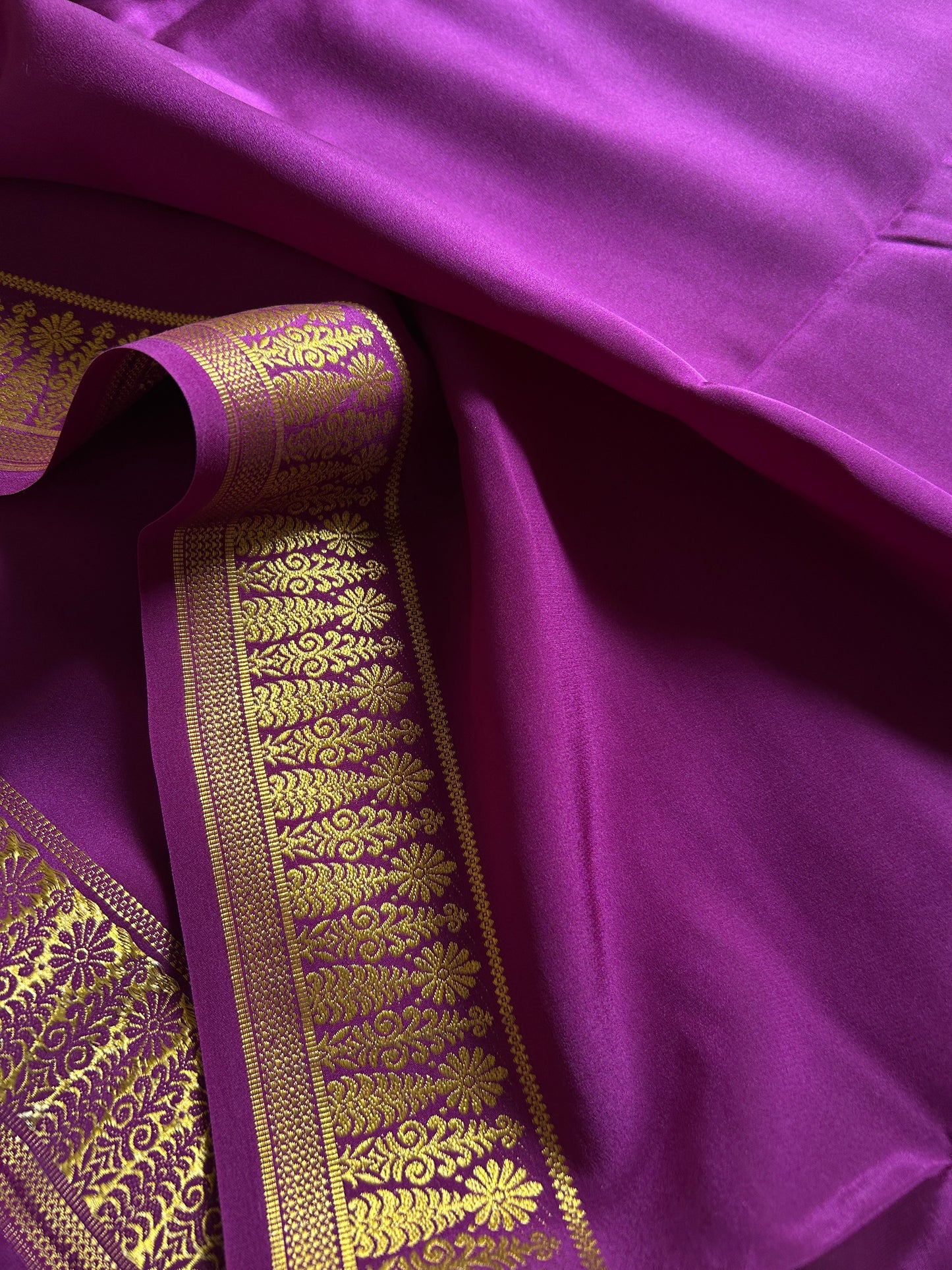 Hombale : Solid Dark Magenta