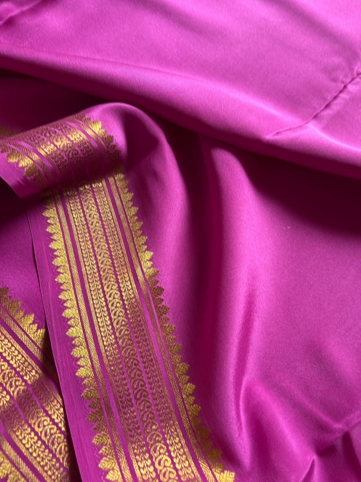 Komala : Solid Bright magenta