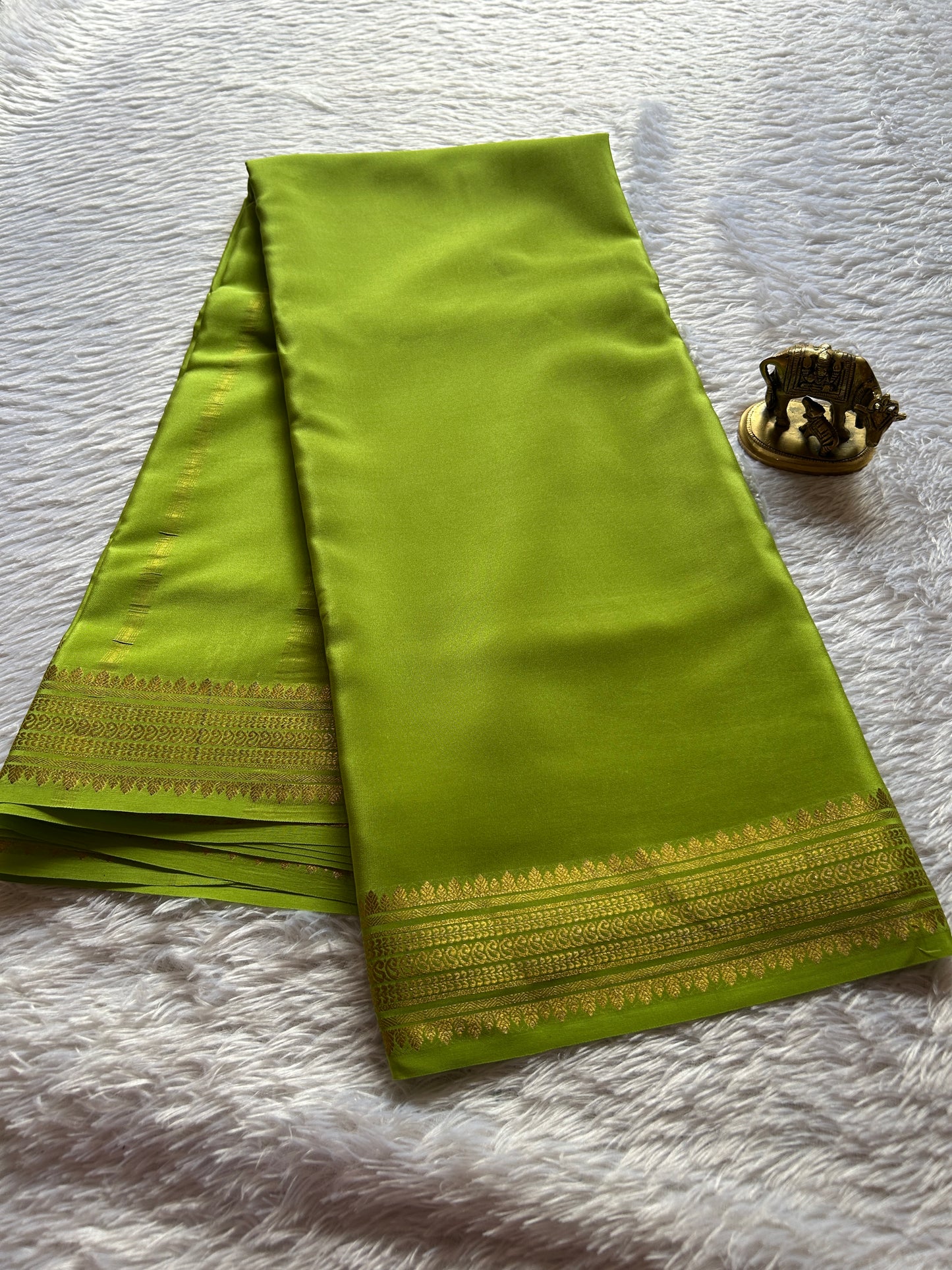 Komala : Solid Mehendi green