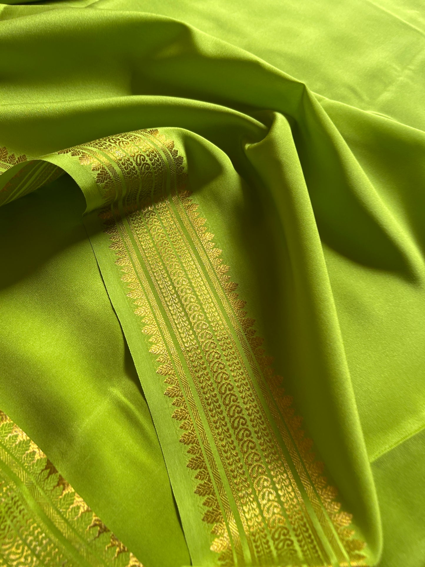 Komala : Solid Mehendi green