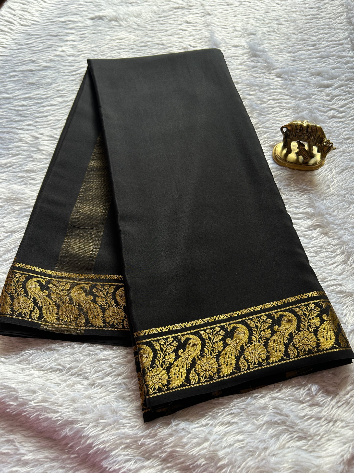 Mayuri : Solid Black