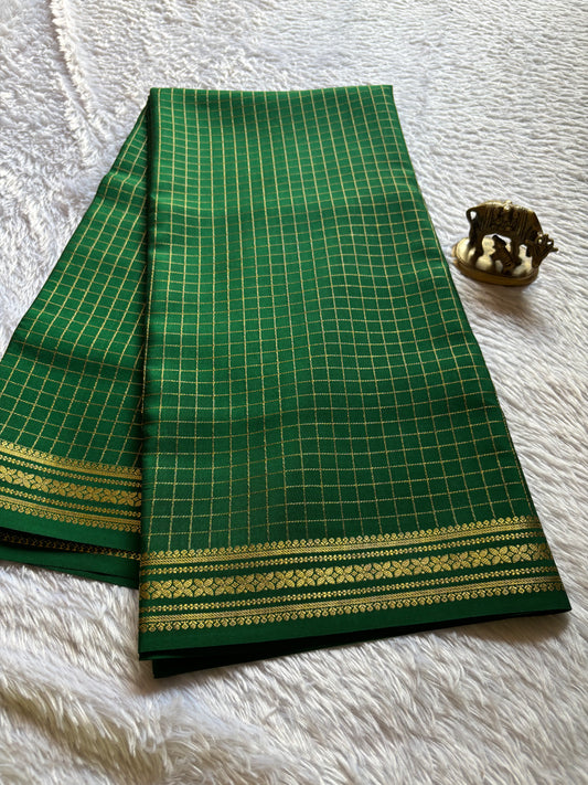 Madhura : Solid Bottle green