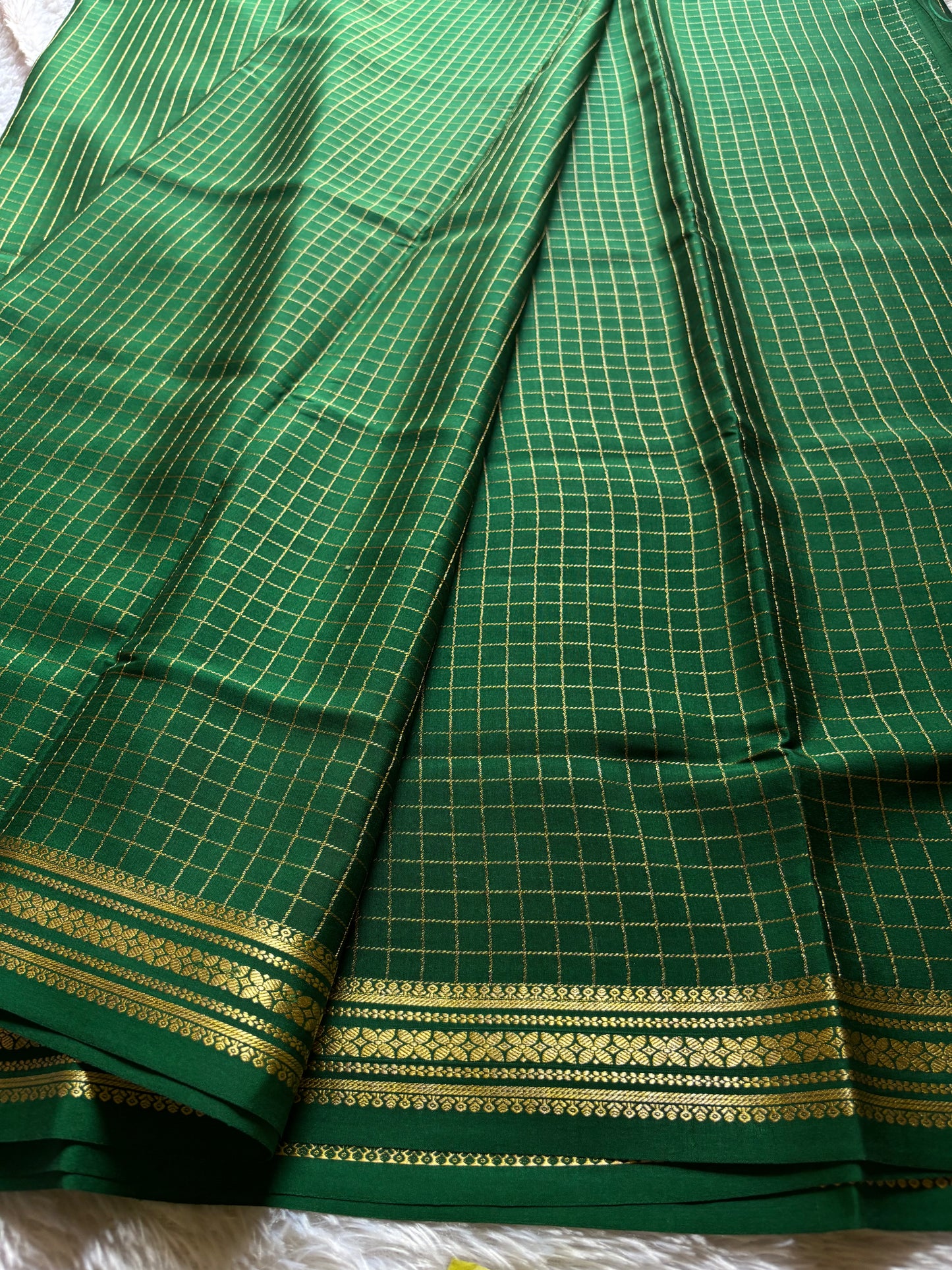 Madhura : Solid Bottle green